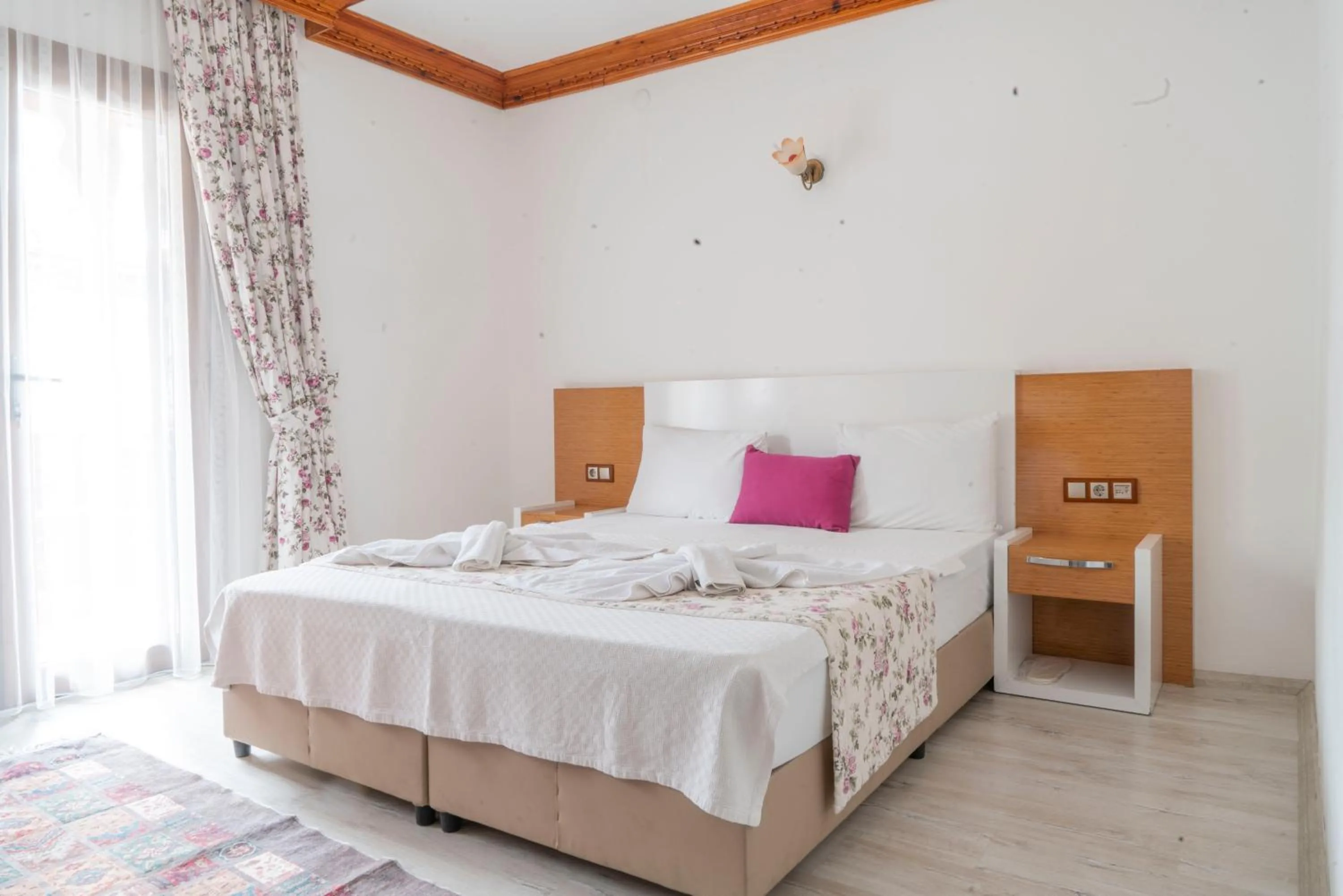 Photo of the whole room in MANDALİN AKYAKA