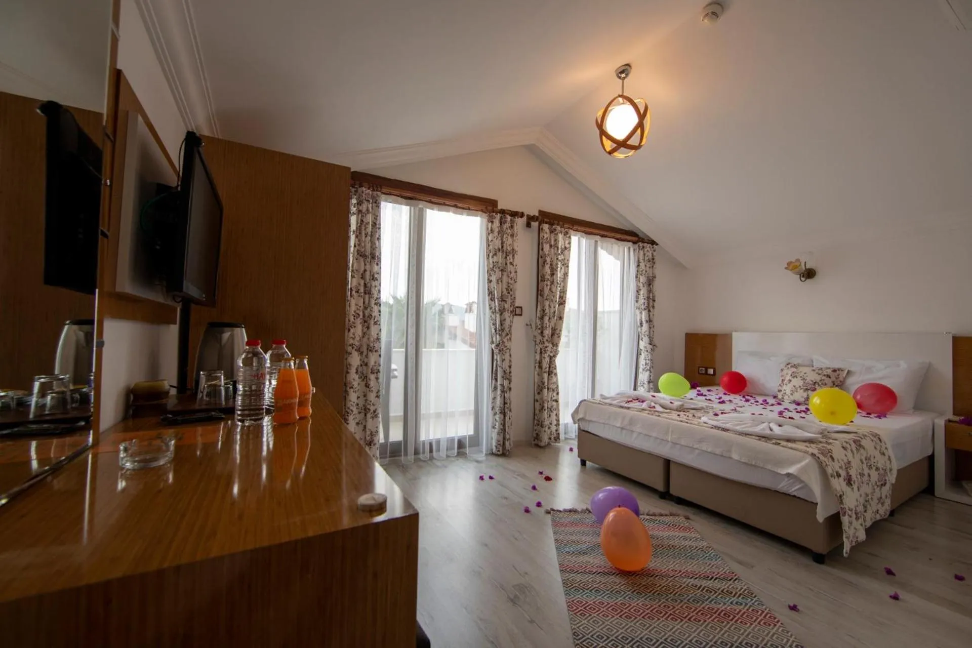 Photo of the whole room in MANDALİN AKYAKA