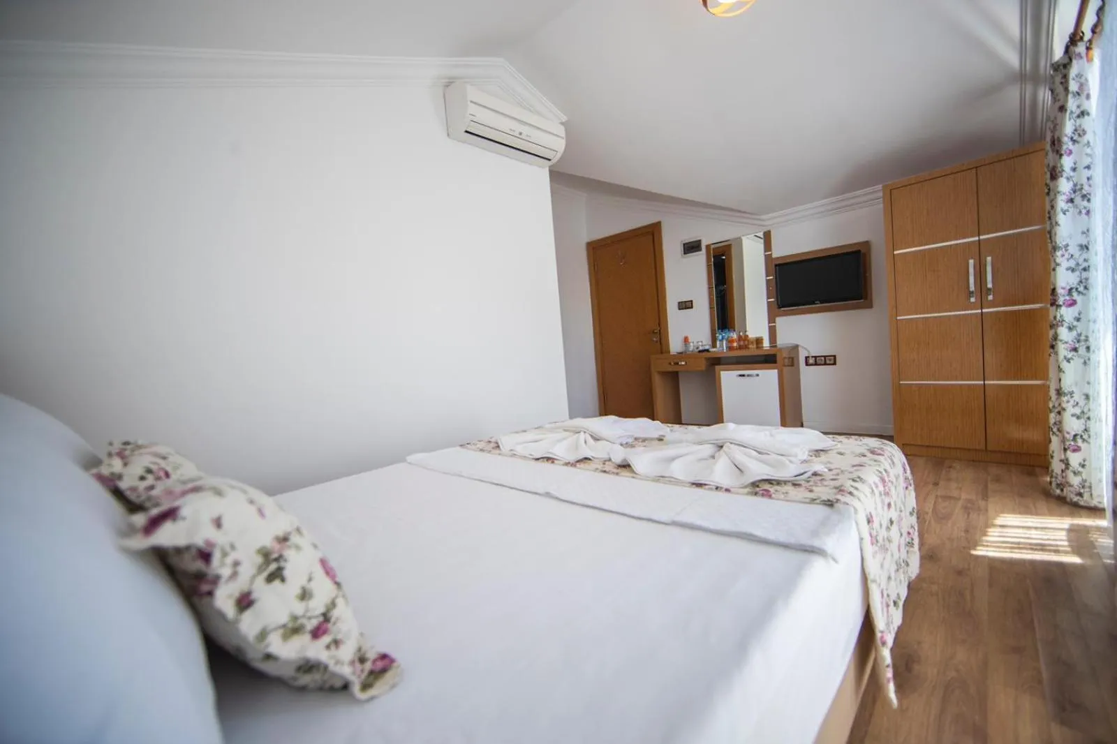 Photo of the whole room in MANDALİN AKYAKA