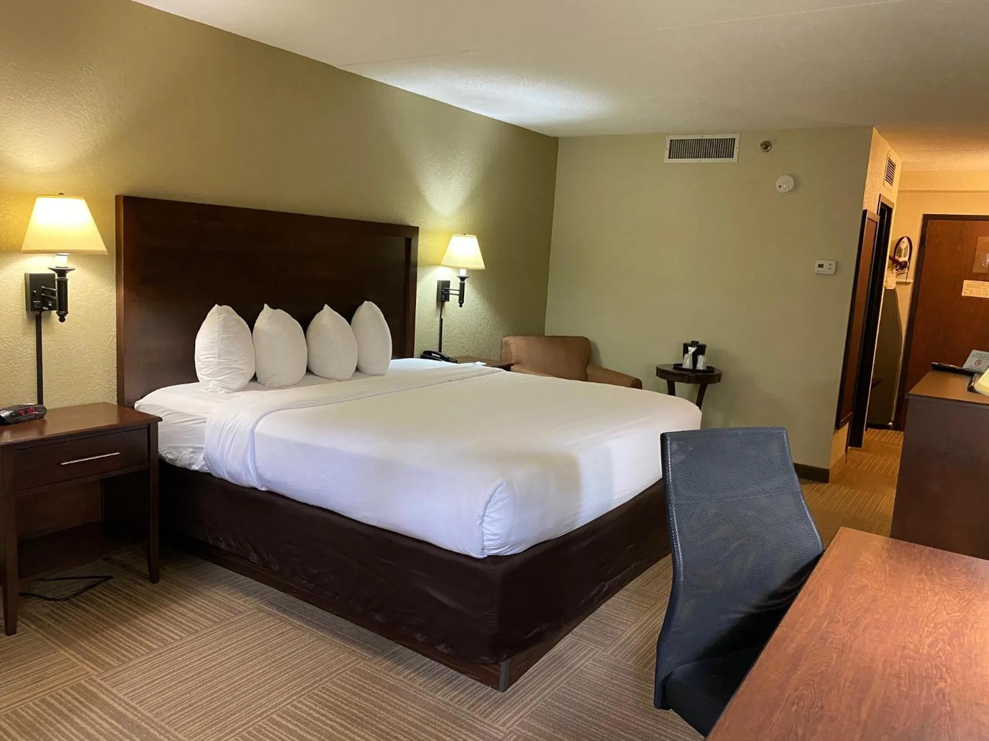 King Room - Disability Access in The Atrium Hotel on Third