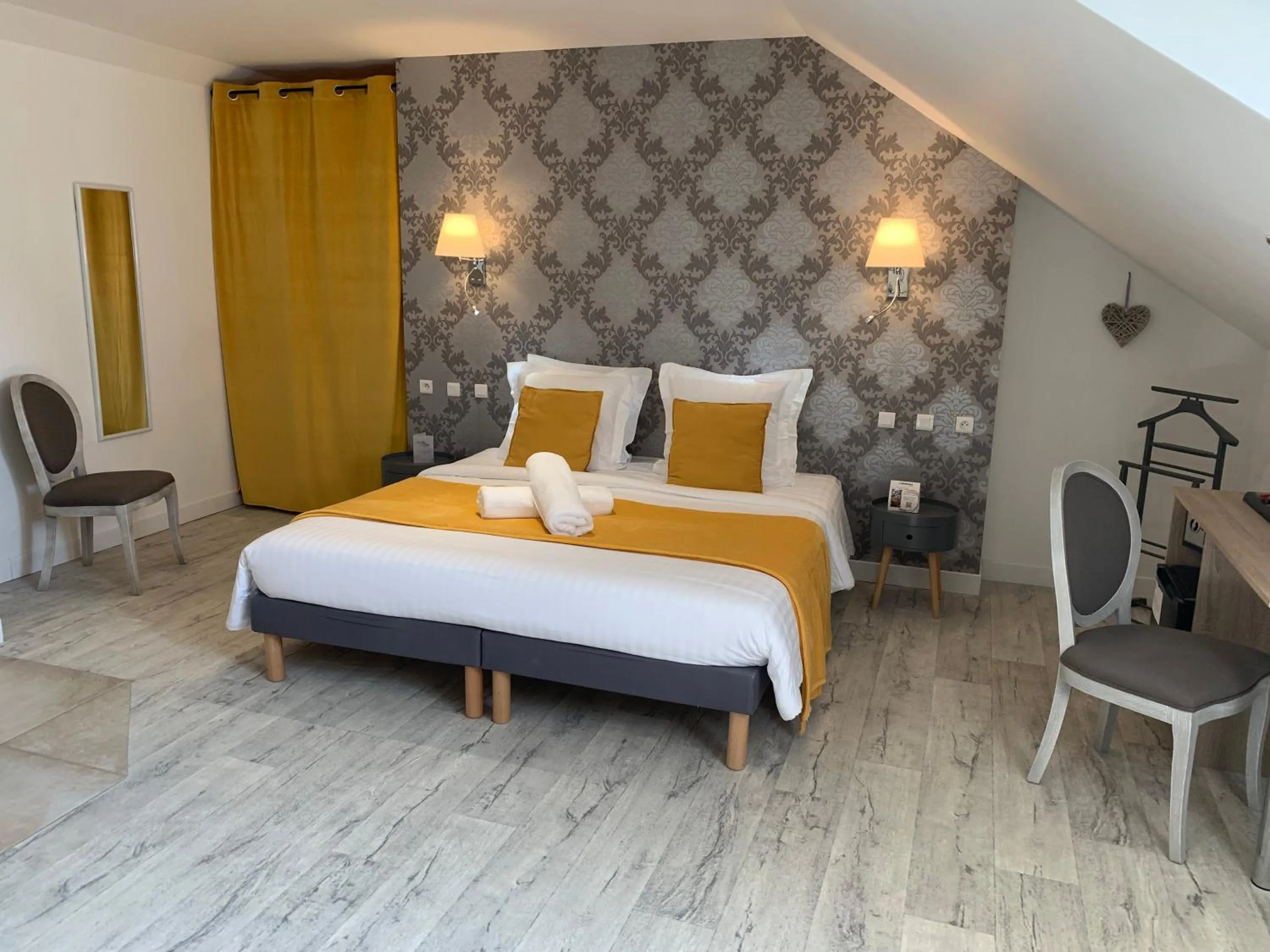 Bedroom, Bed in Le Manoir de Pierre Levée, The Originals Collection