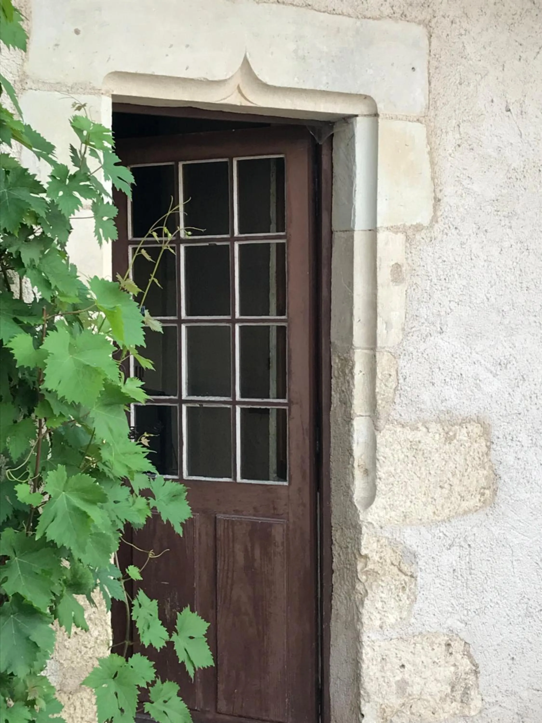 Facade/entrance in Le Manoir de Pierre Levée, The Originals Collection