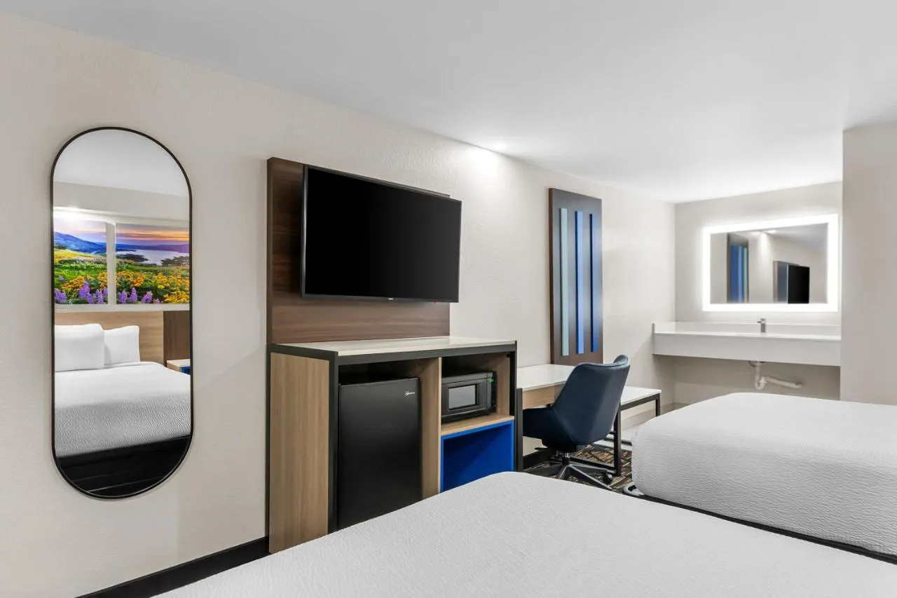 Bed in Days Inn by Wyndham Indianapolis East Post Road