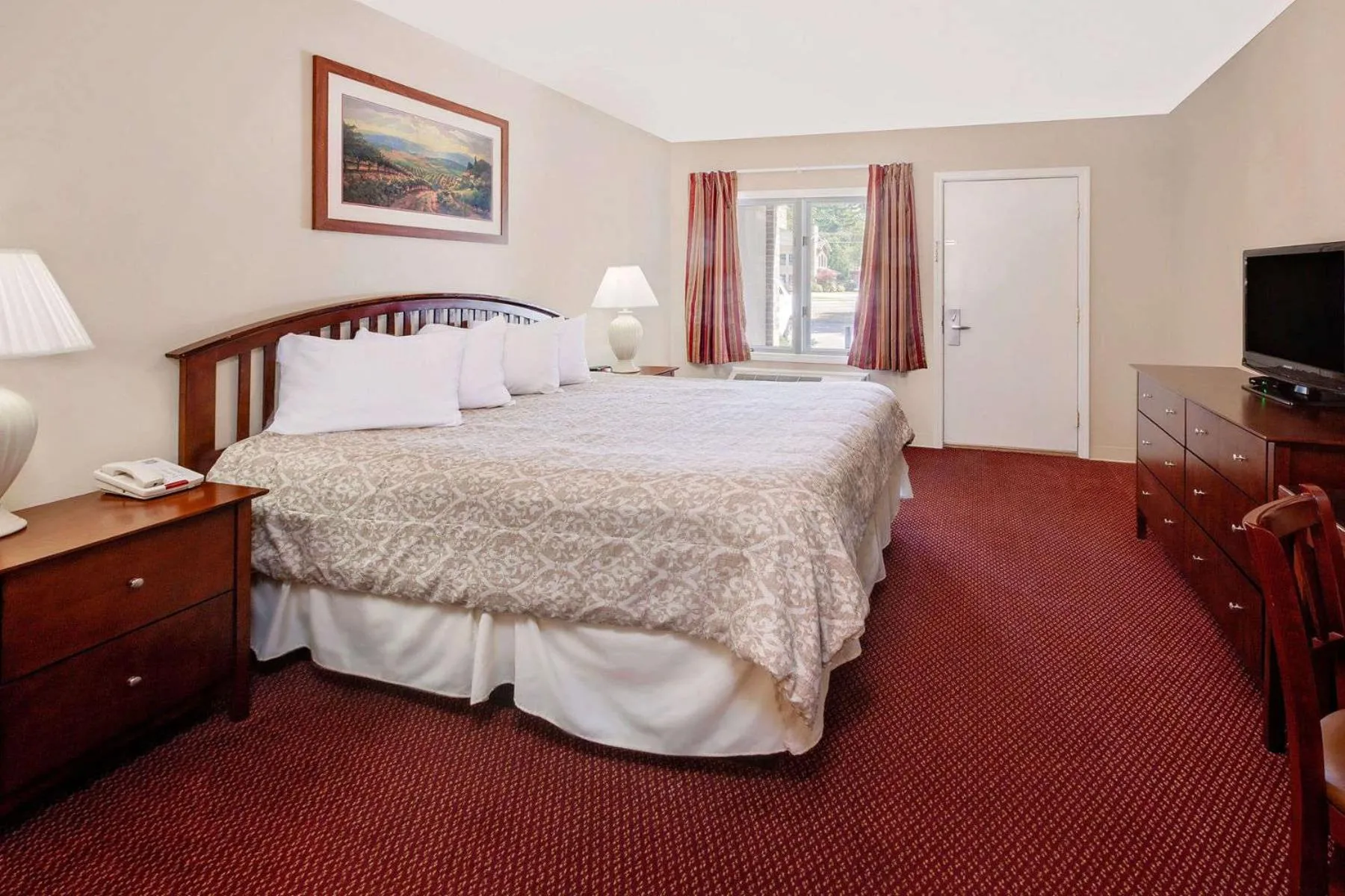 TV and multimedia, Bed in Super 8 by Wyndham Traverse City