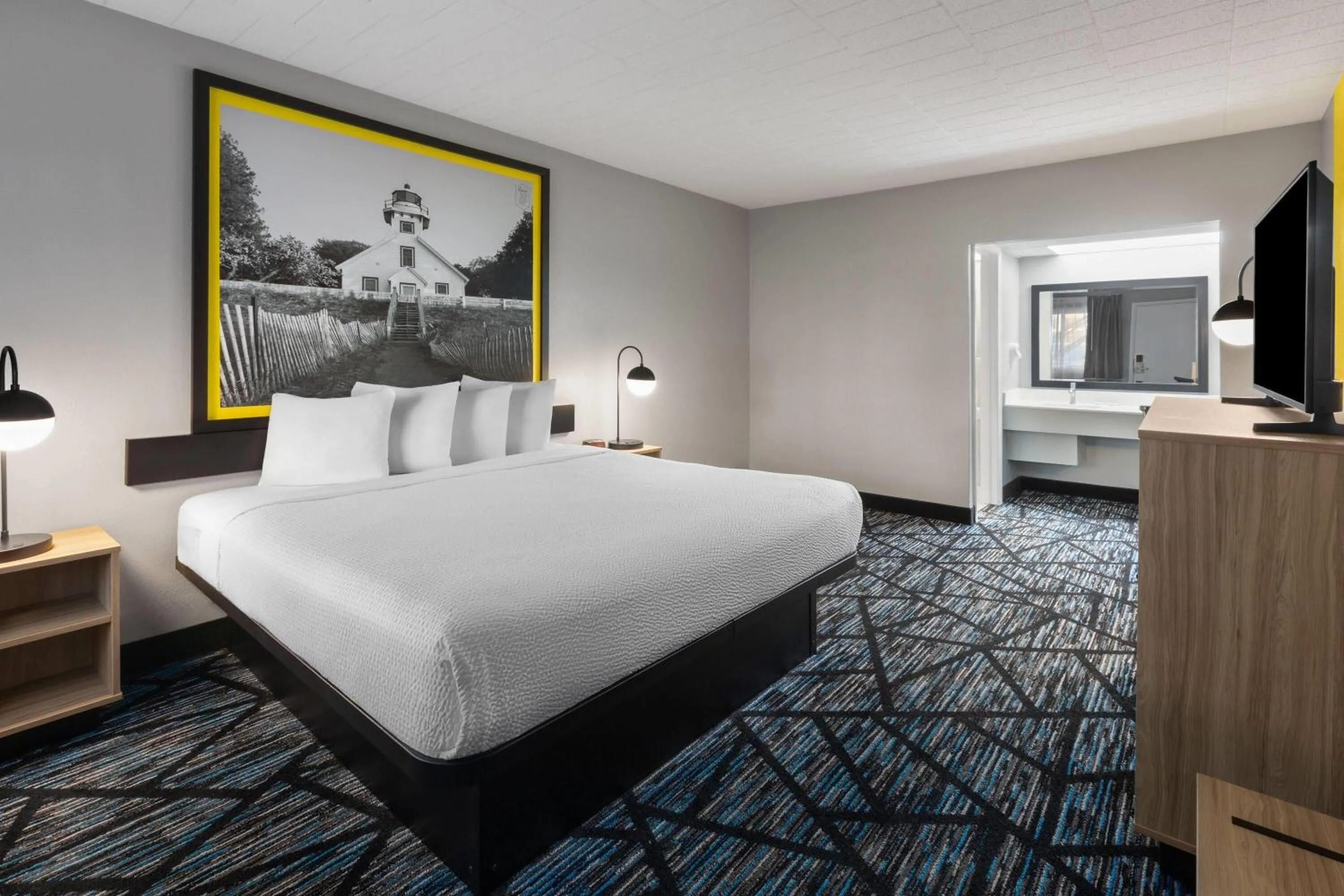 Photo of the whole room, Bed in Super 8 by Wyndham Traverse City