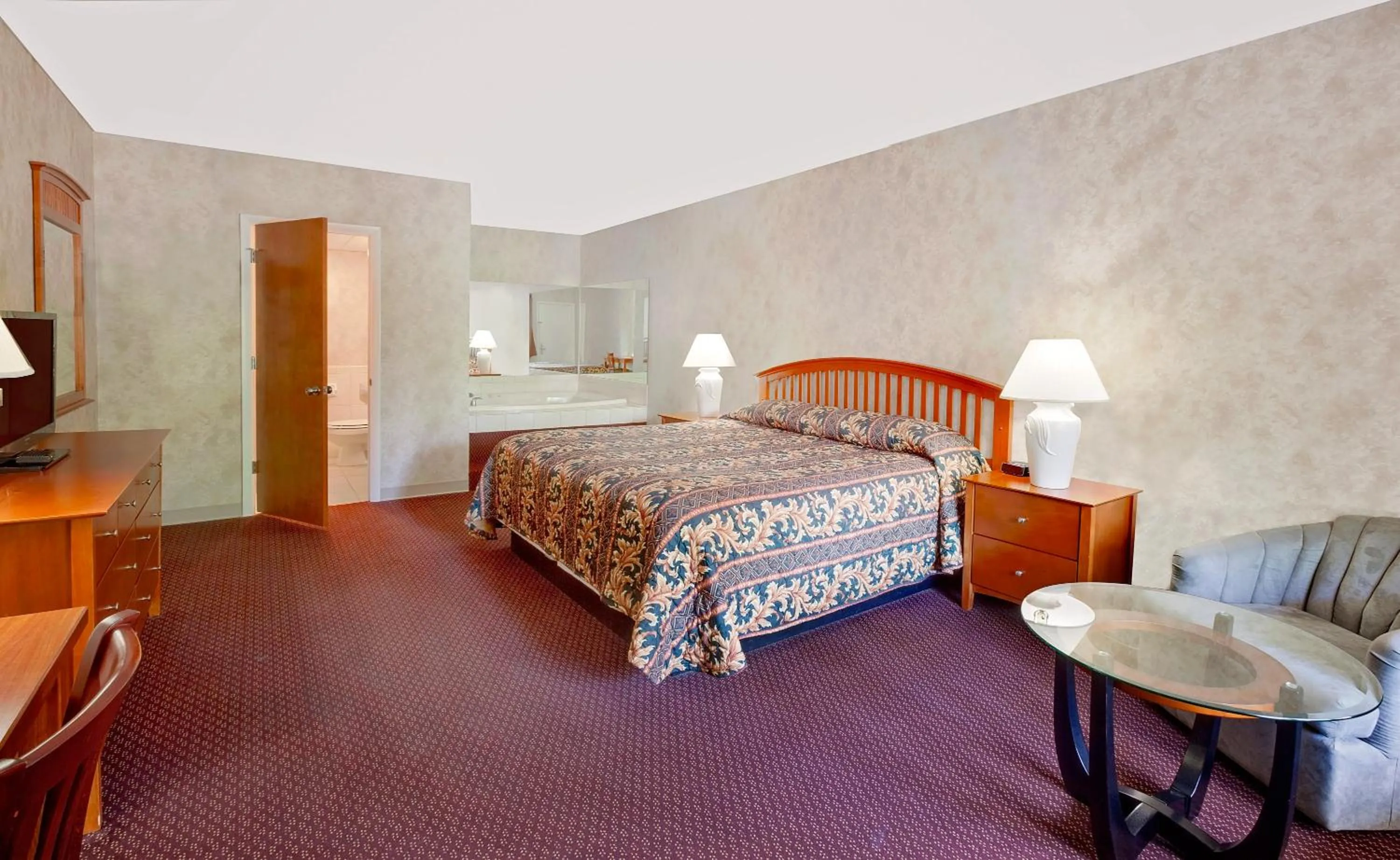 Bathroom, Bed in Super 8 by Wyndham Traverse City