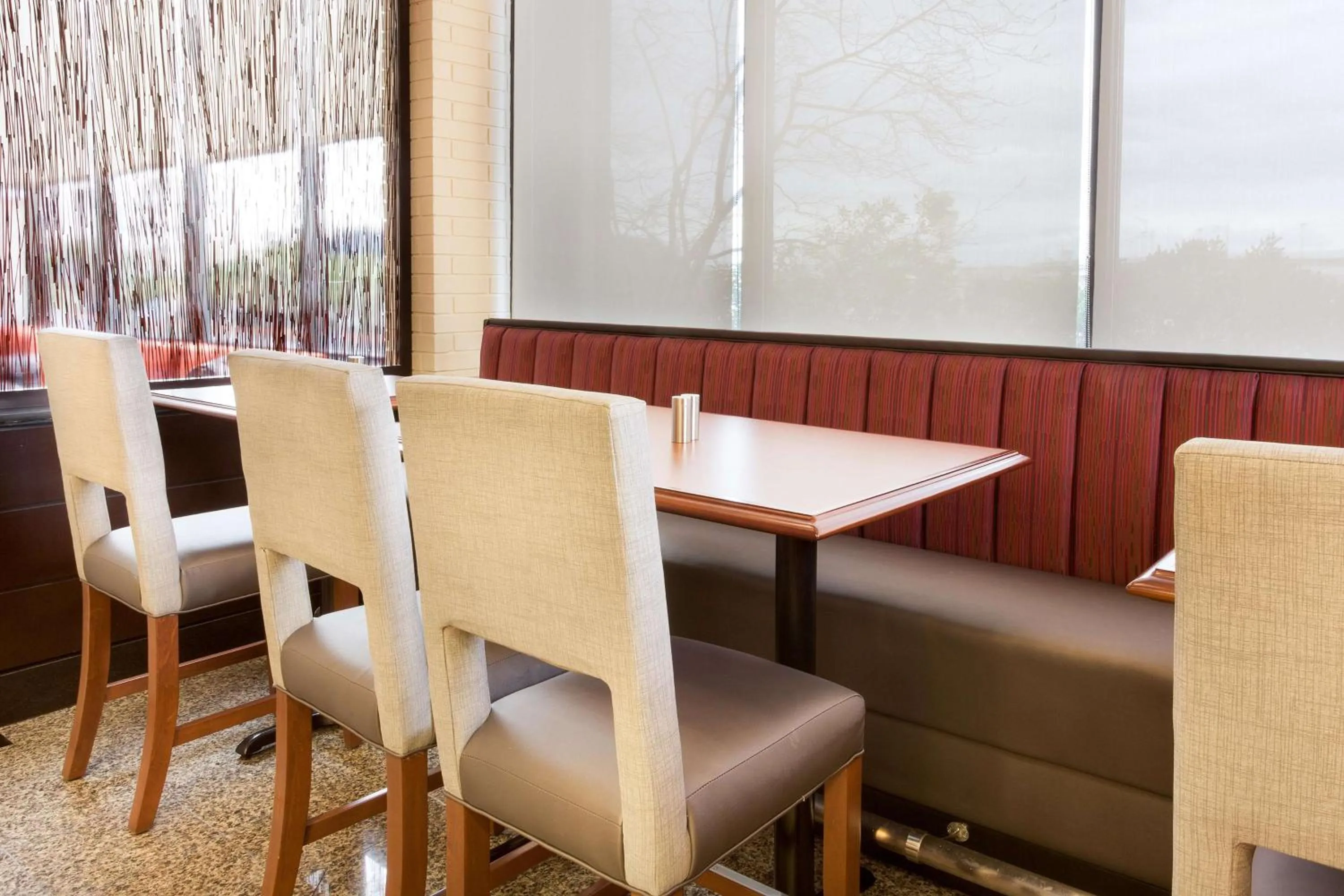 Restaurant/places to eat in Drury Inn & Suites St. Louis Airport