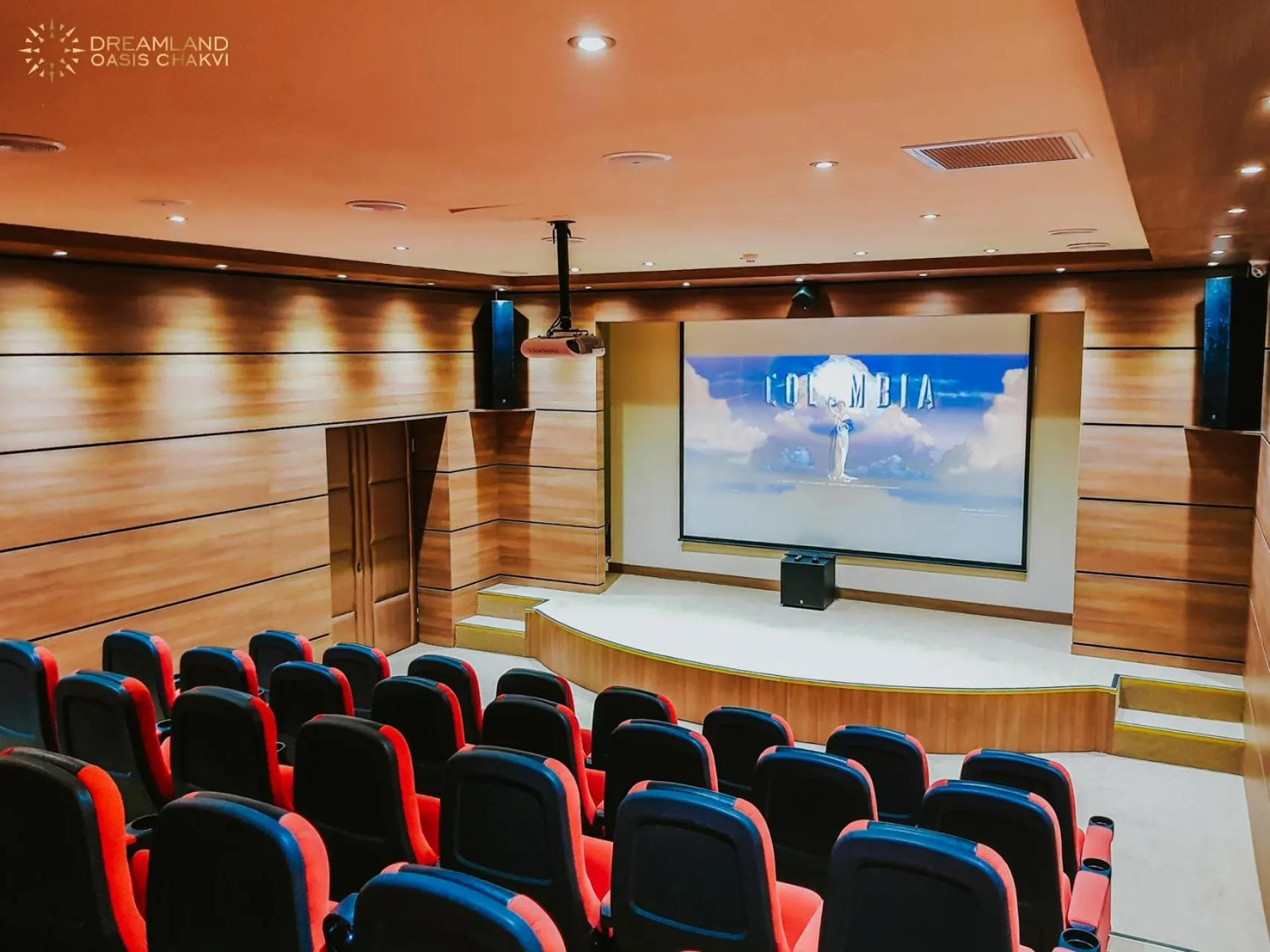 TV and multimedia in Dreamland Oasis Aparthotel