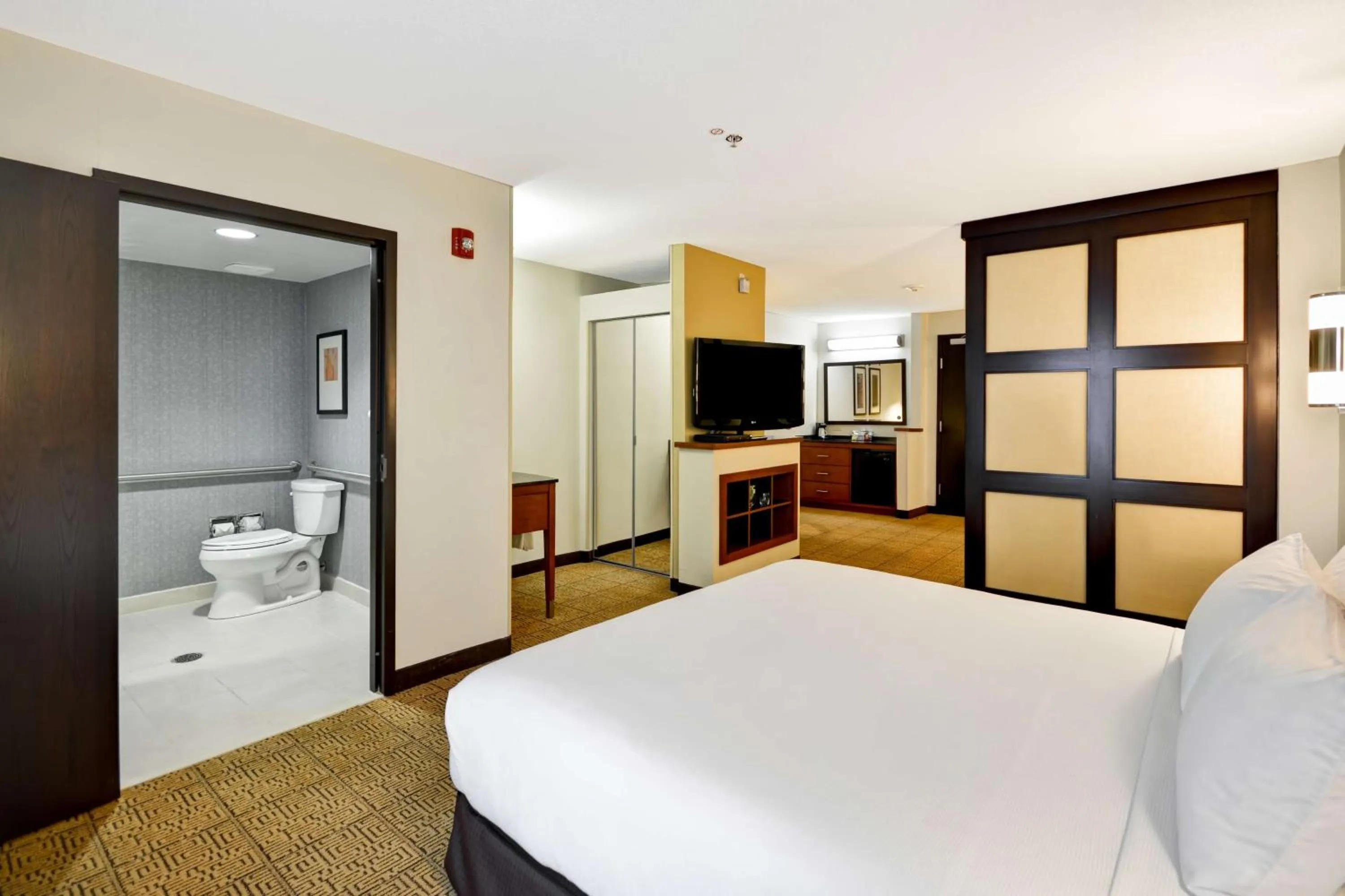 Bedroom, Bed in Hyatt Place Chicago/Naperville/Warrenville