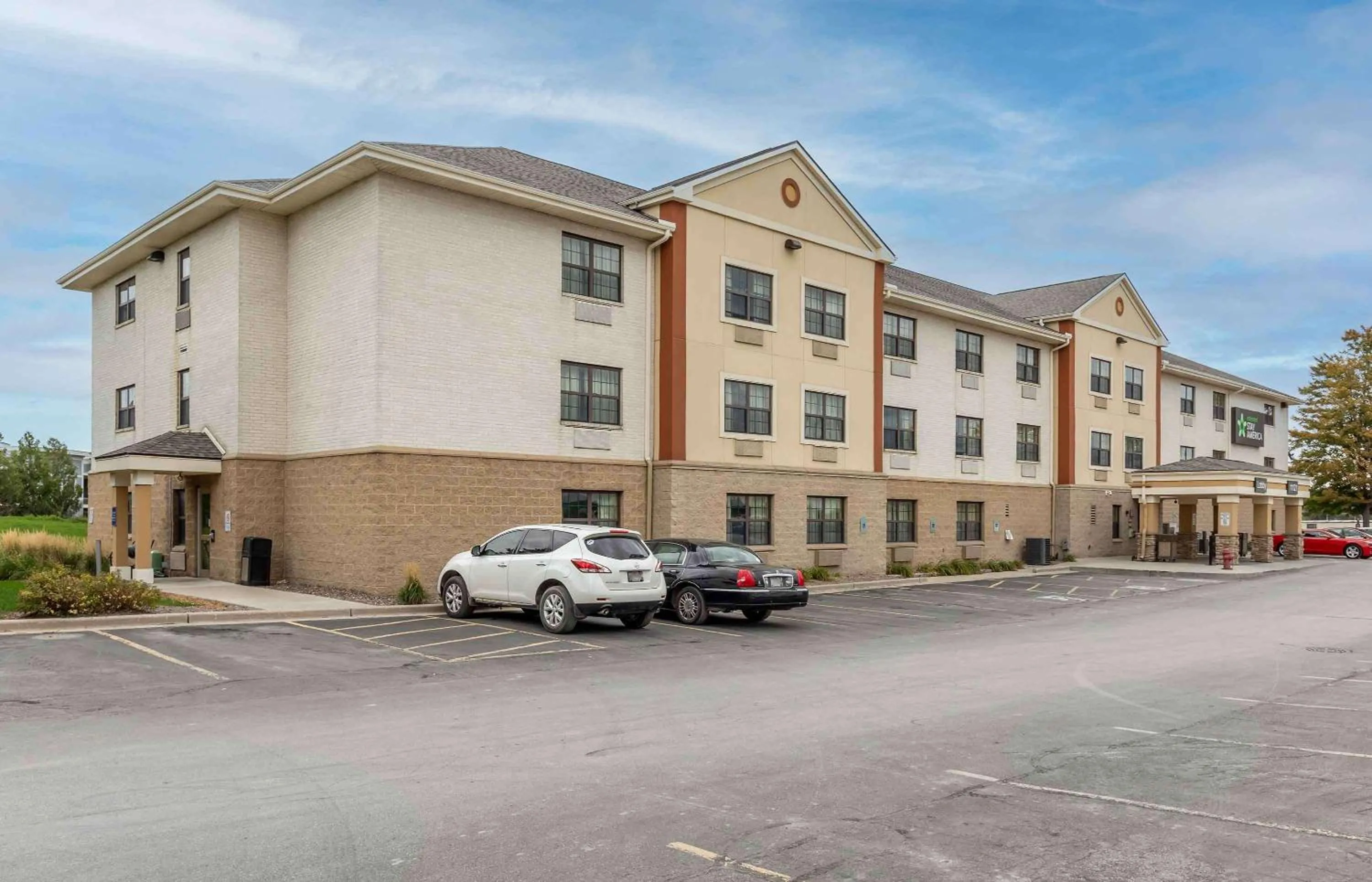 Property building in Extended Stay America Select Suites - Milwaukee - Wauwatosa