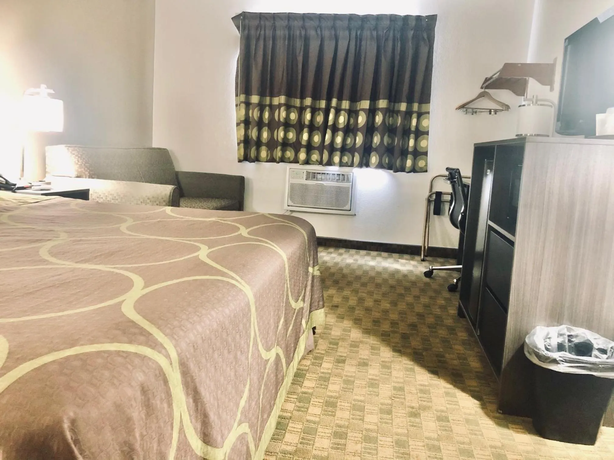 Bed in Super 8 by Wyndham Peru Starved Rock State Park