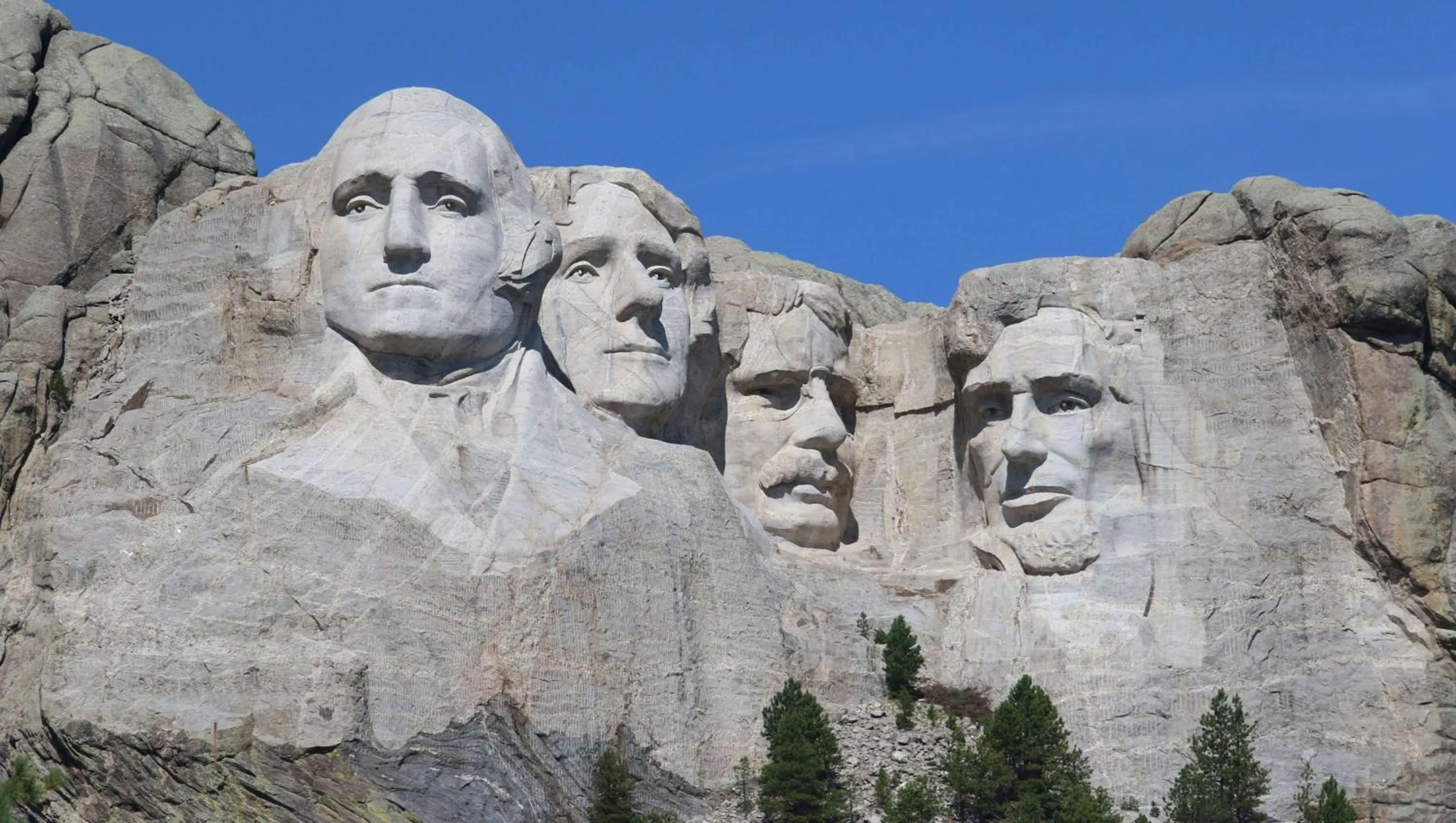 Nearby landmark in Magnuson Grand Rushmore View