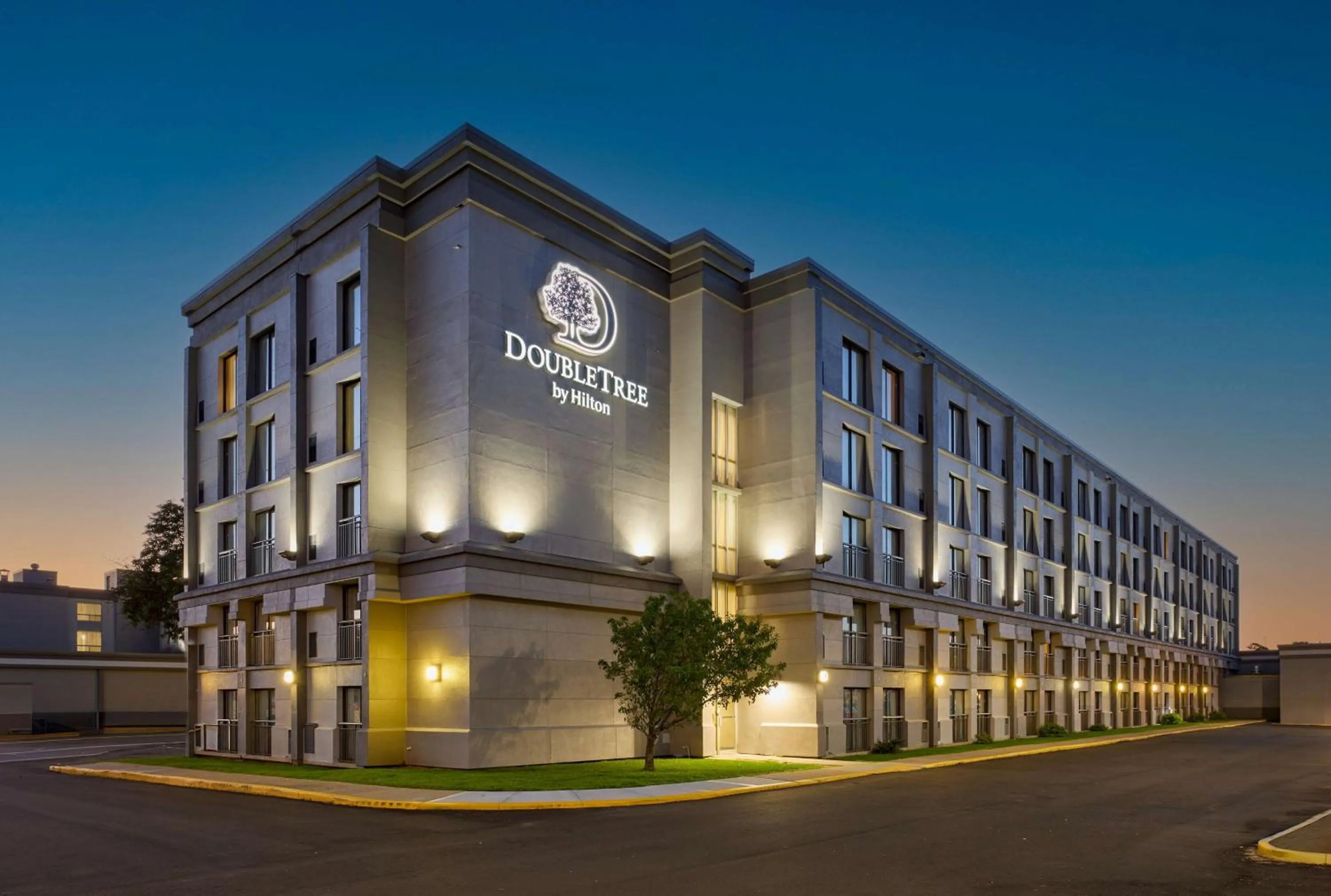 Property building in DoubleTree by Hilton Minneapolis Airport, MN