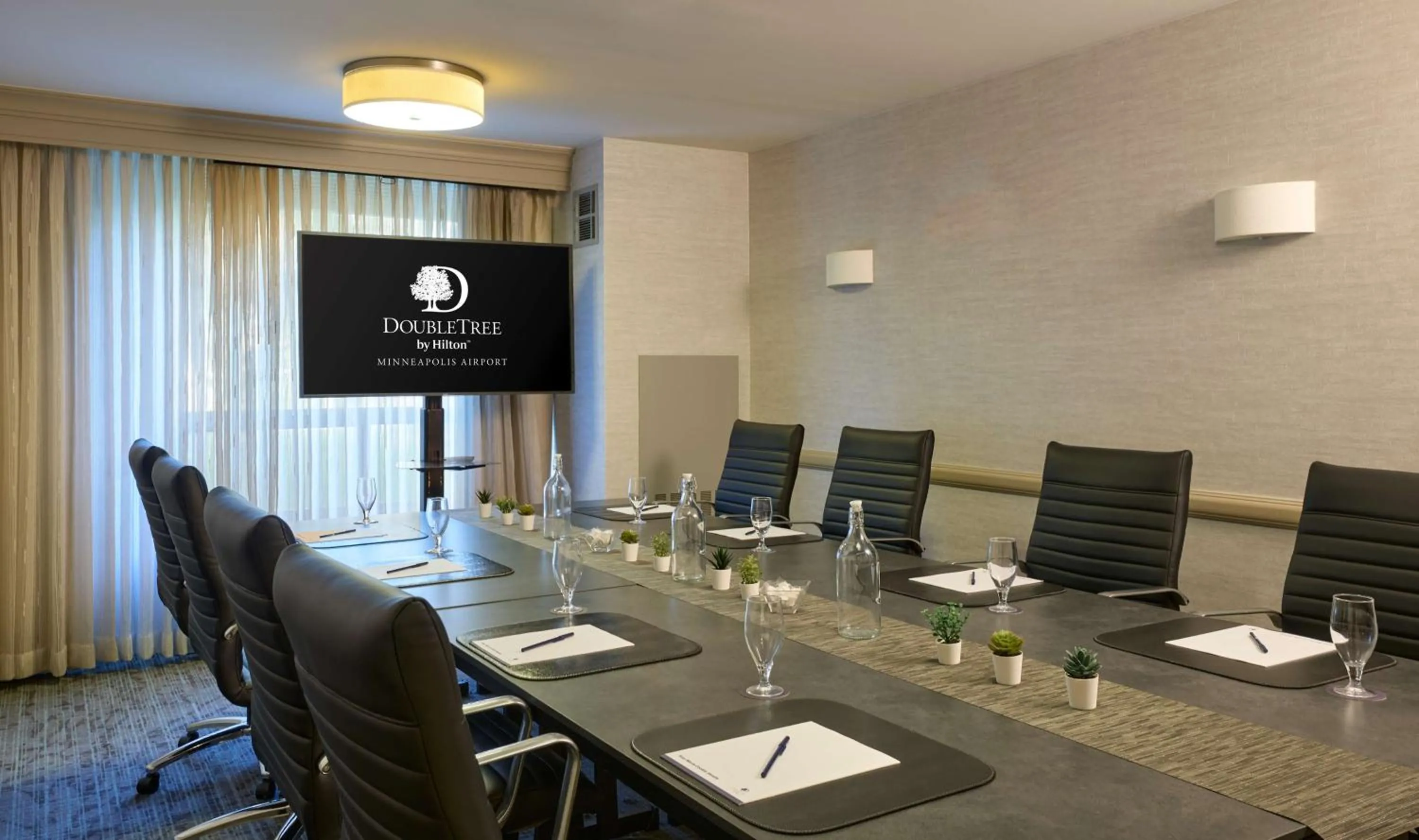 Meeting/conference room in DoubleTree by Hilton Minneapolis Airport, MN