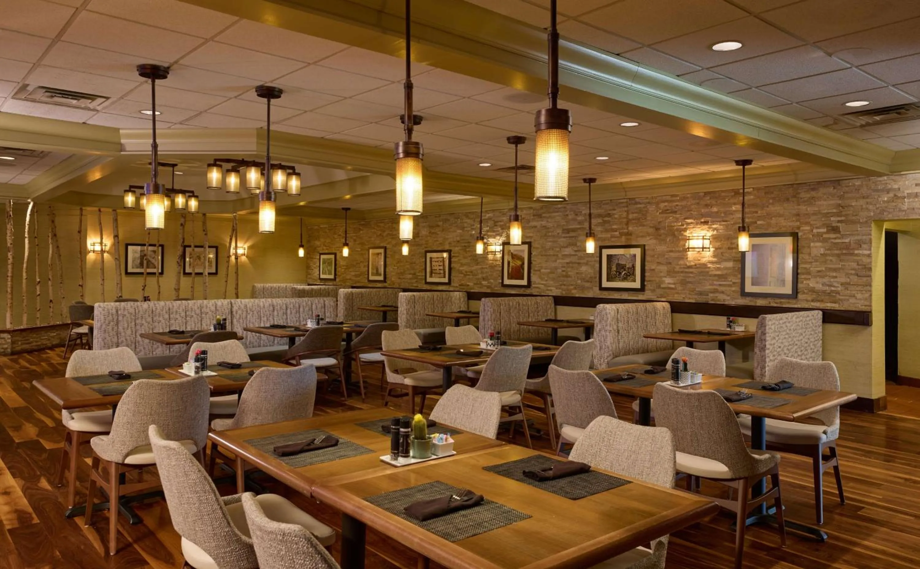 Restaurant/places to eat in DoubleTree by Hilton Minneapolis Airport, MN