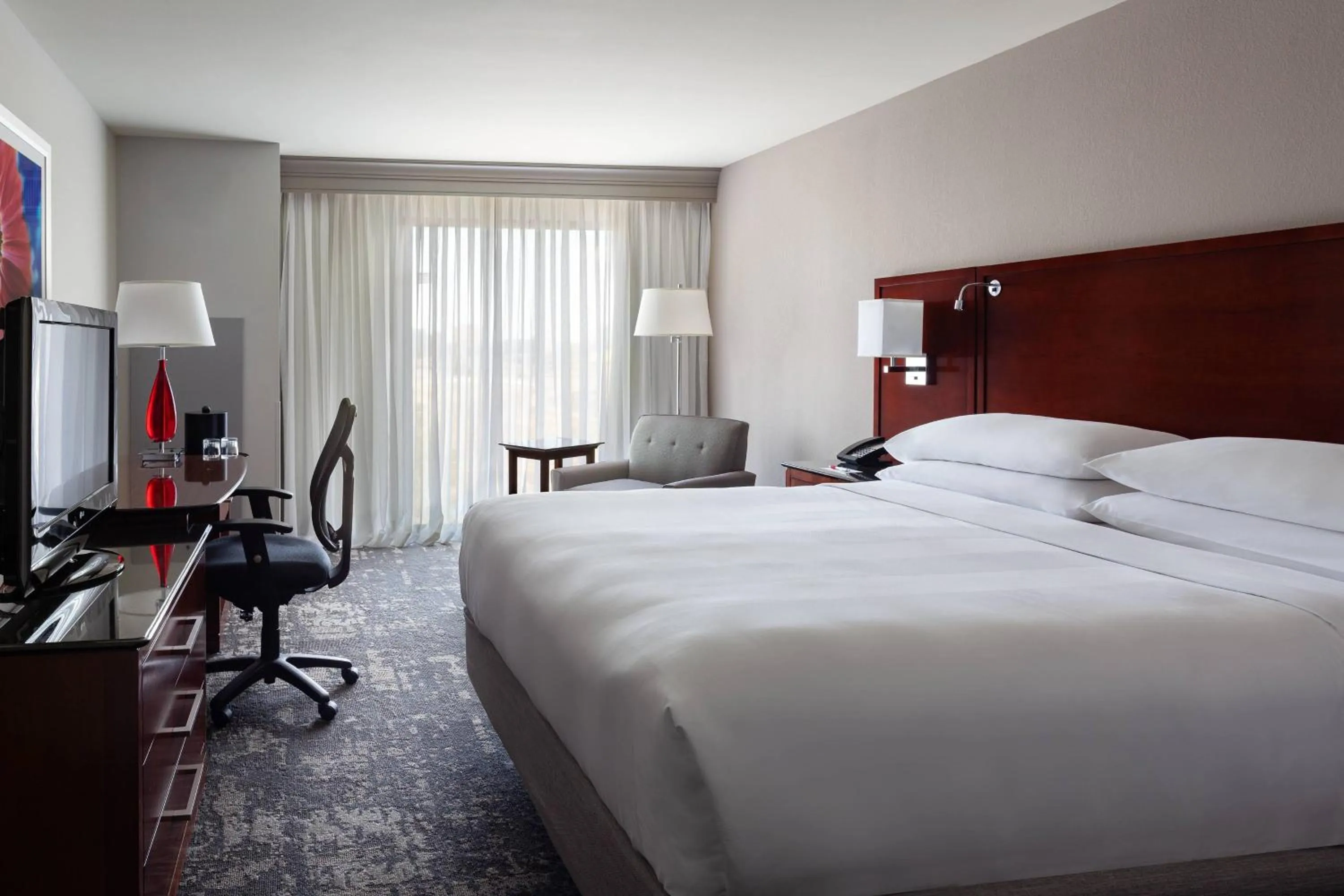 Photo of the whole room, Bed in DoubleTree by Hilton Minneapolis Airport, MN
