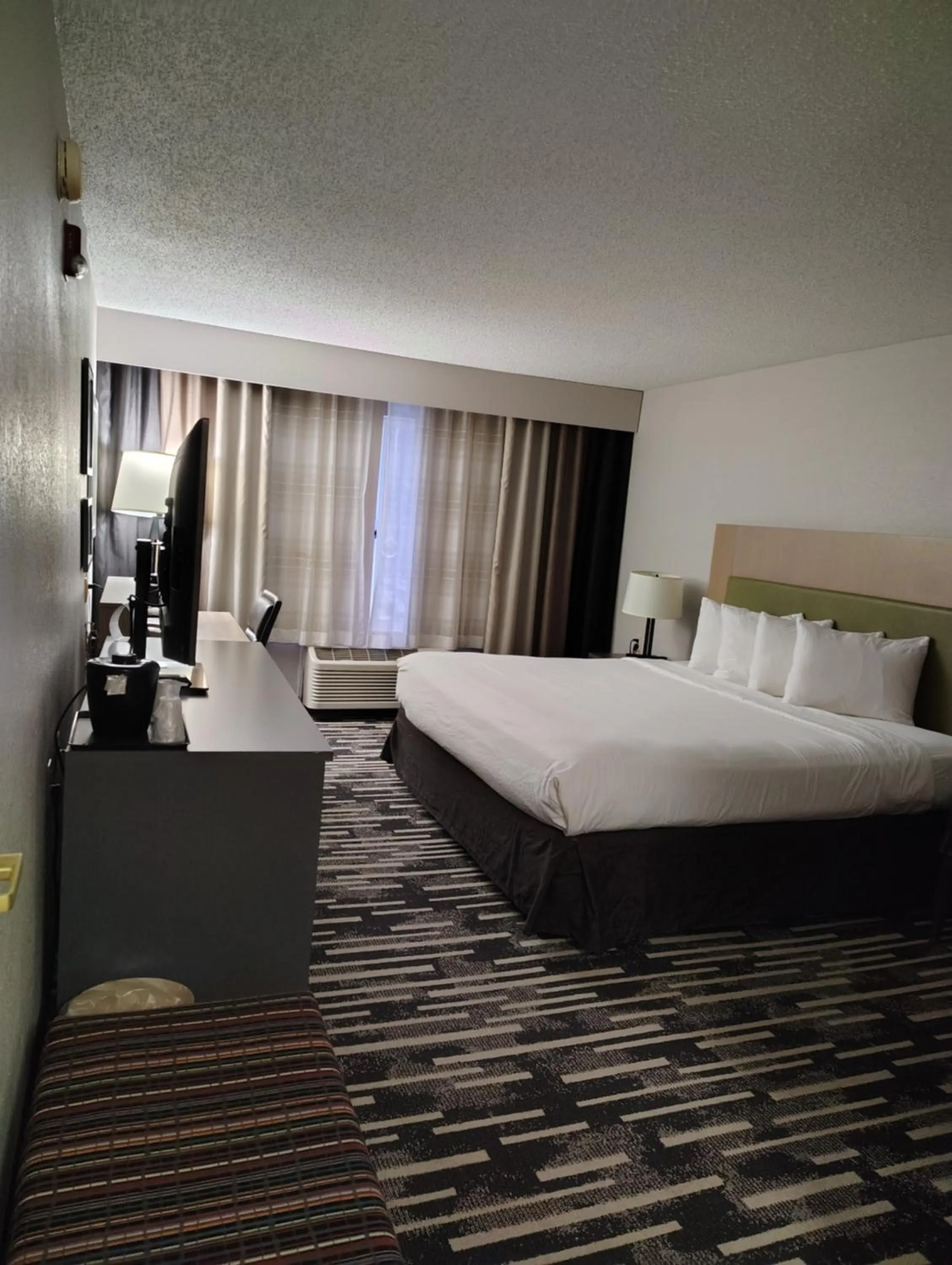 Bed in Country Inn & Suites by Radisson, Indianapolis South, IN