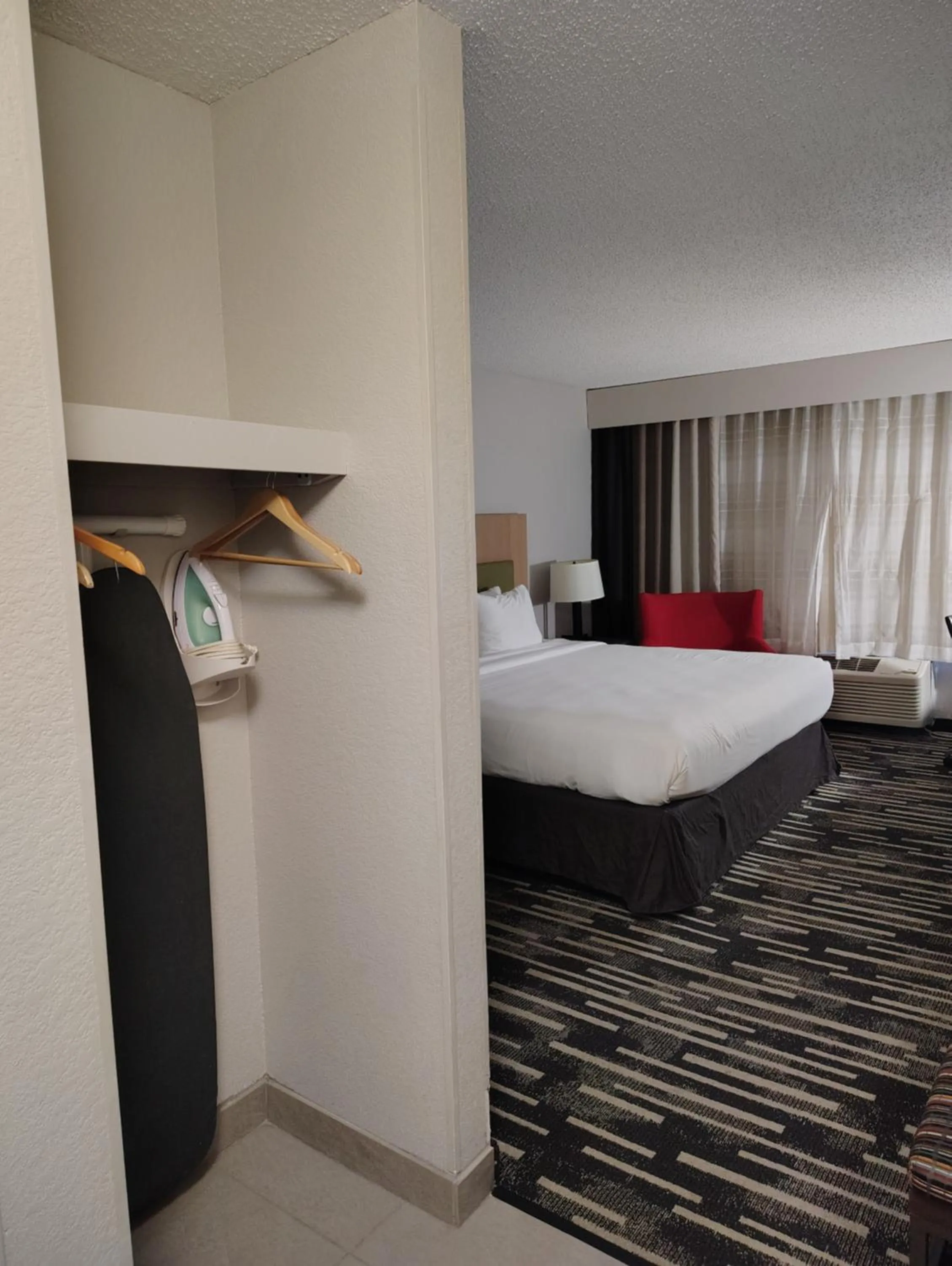 Bed in Country Inn & Suites by Radisson, Indianapolis South, IN