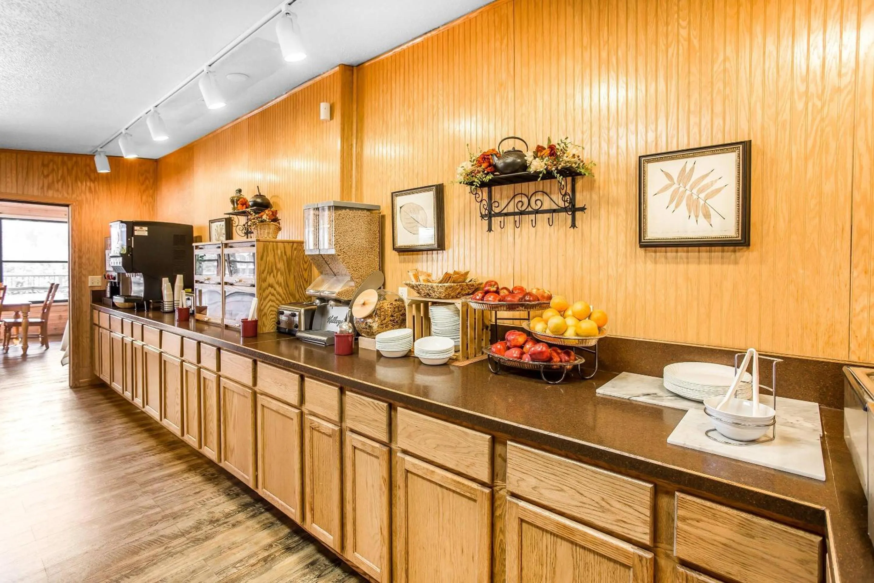 Breakfast in K Bar S Lodge, an Ascend Collection Hotel