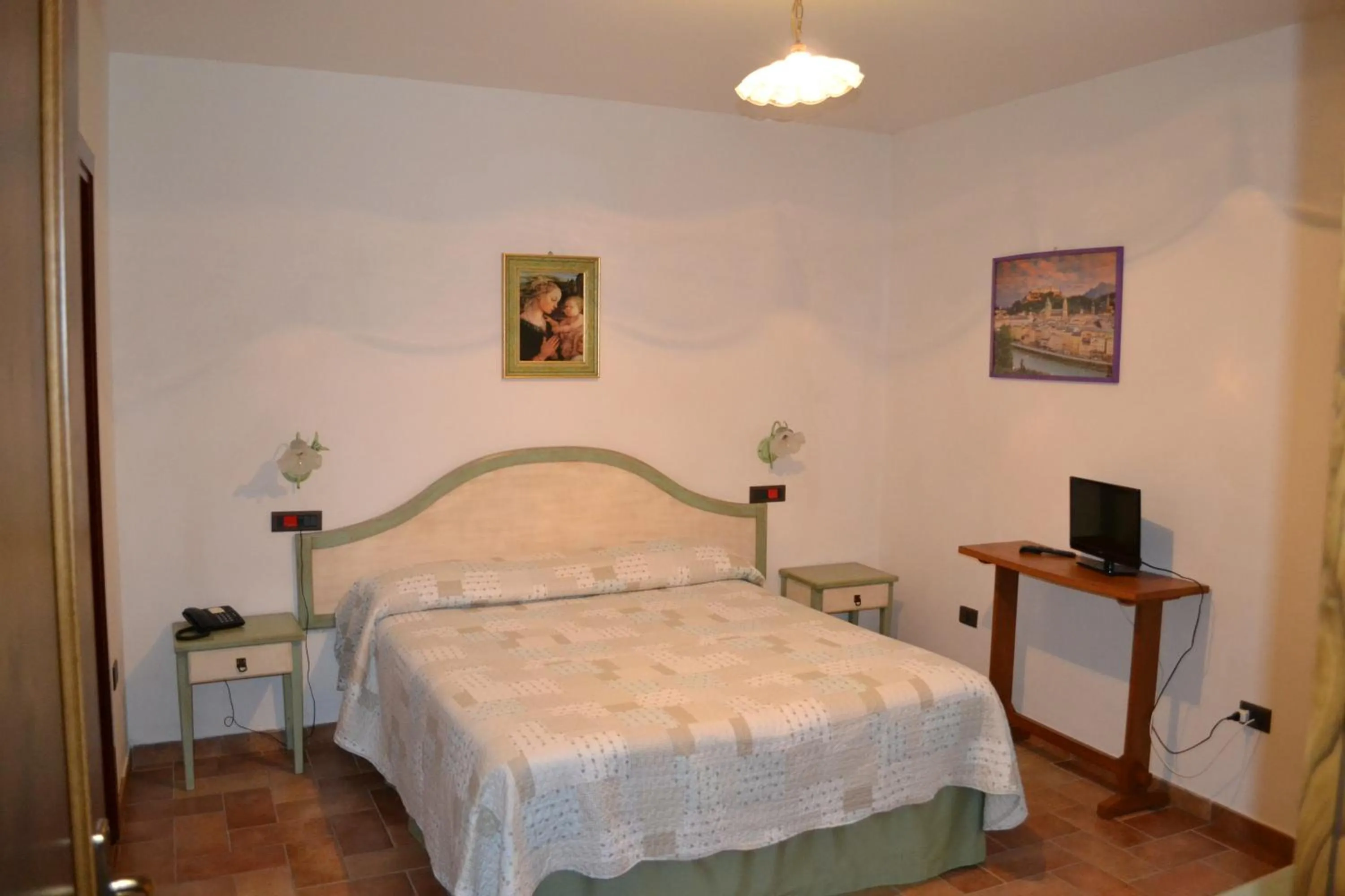 Photo of the whole room, Bed in Albergo Fontanelle