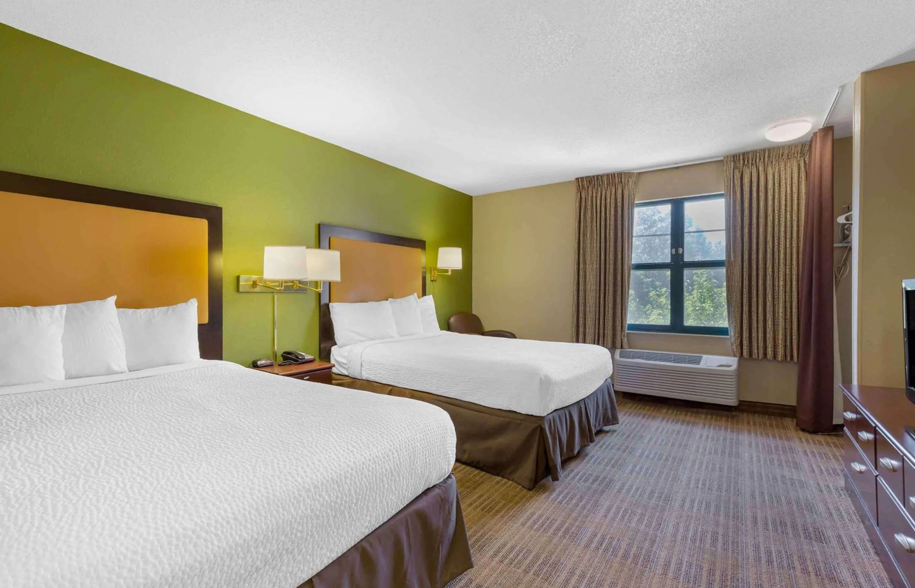 Bedroom, Bed in Extended Stay America Suites - Chicago - Buffalo Grove - Deerfield