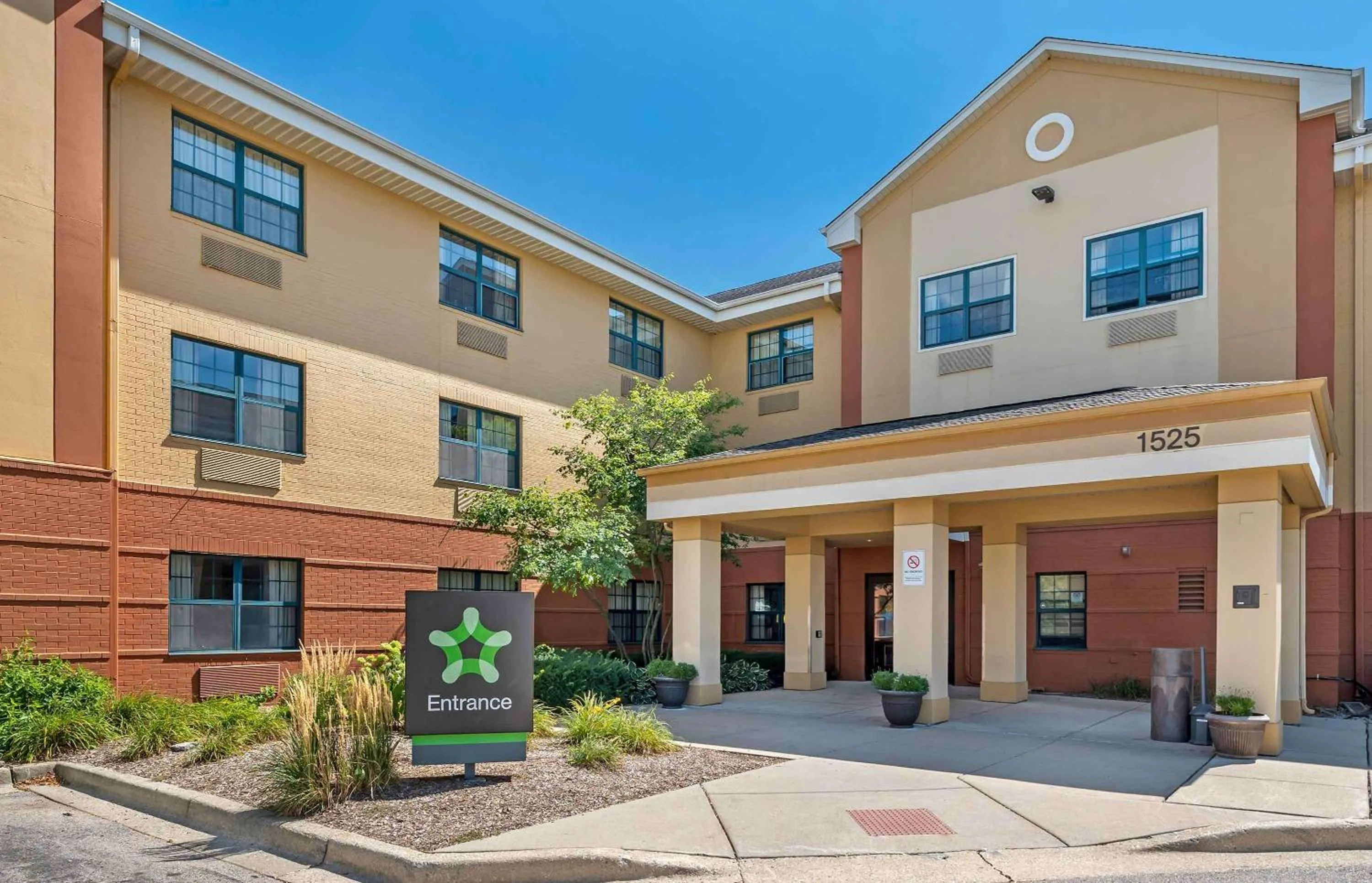 Property building in Extended Stay America Suites - Chicago - Buffalo Grove - Deerfield