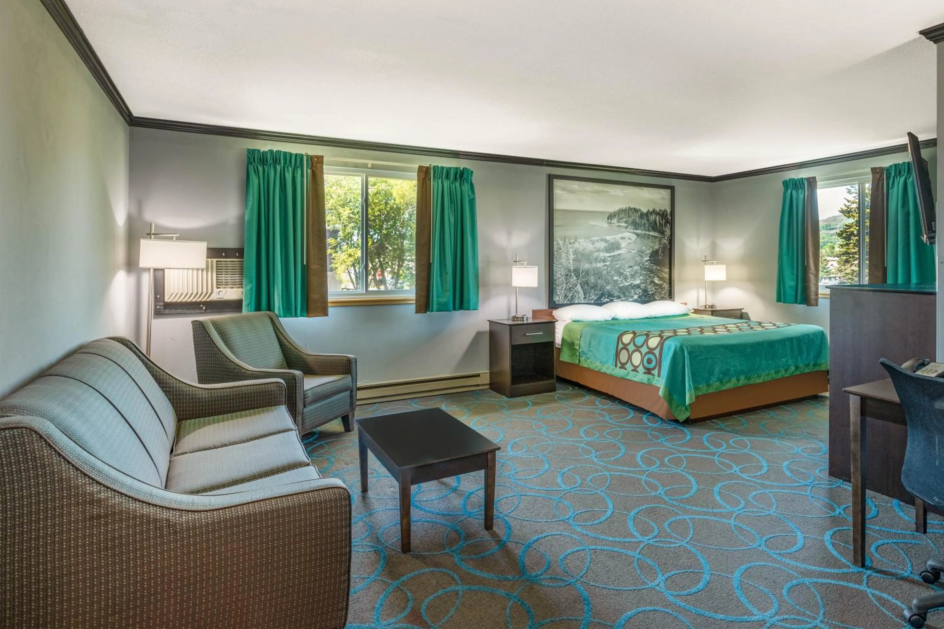 Photo of the whole room, Bed in Super 8 by Wyndham Duluth