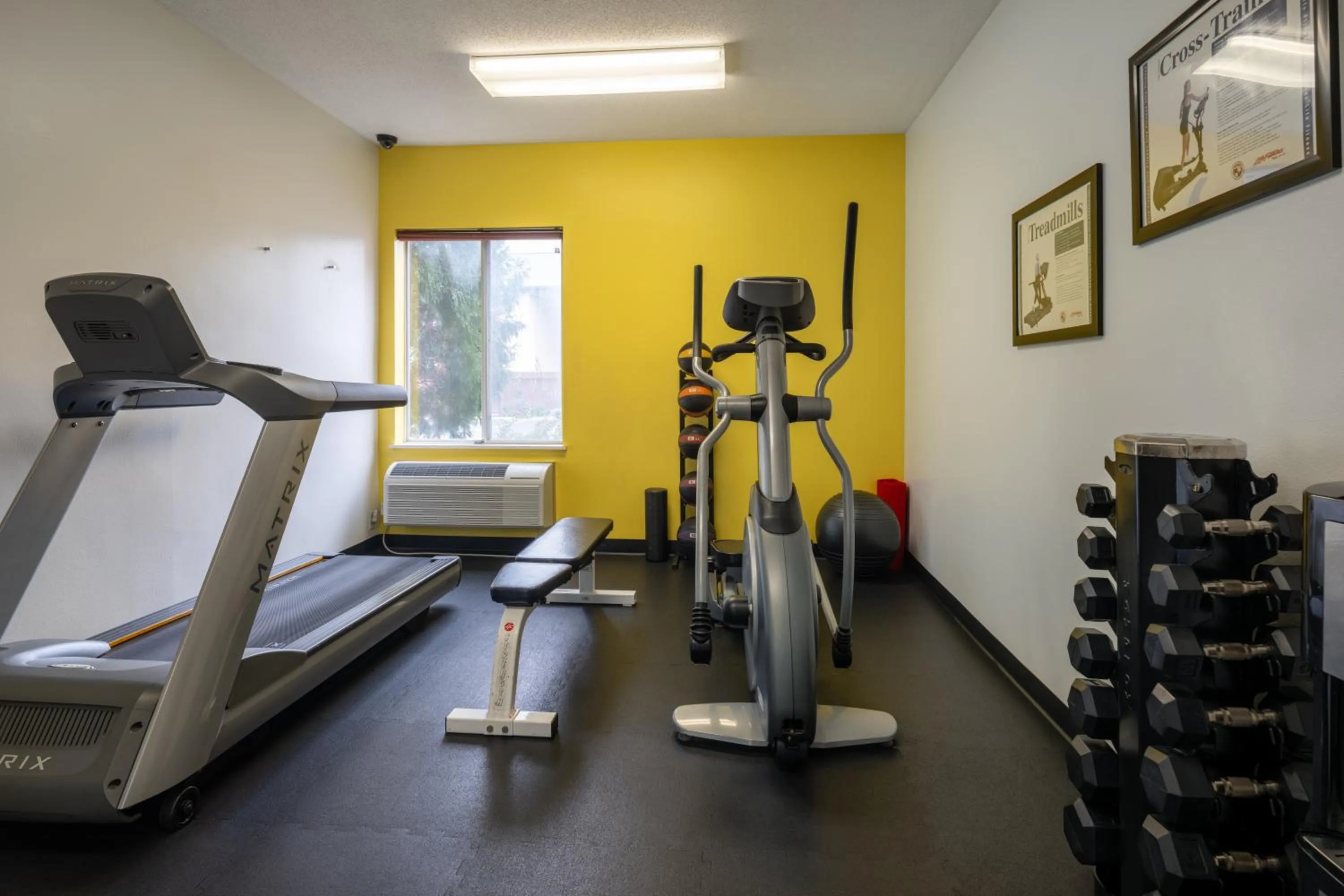 Fitness centre/facilities in Days Inn & Suites by Wyndham Madison