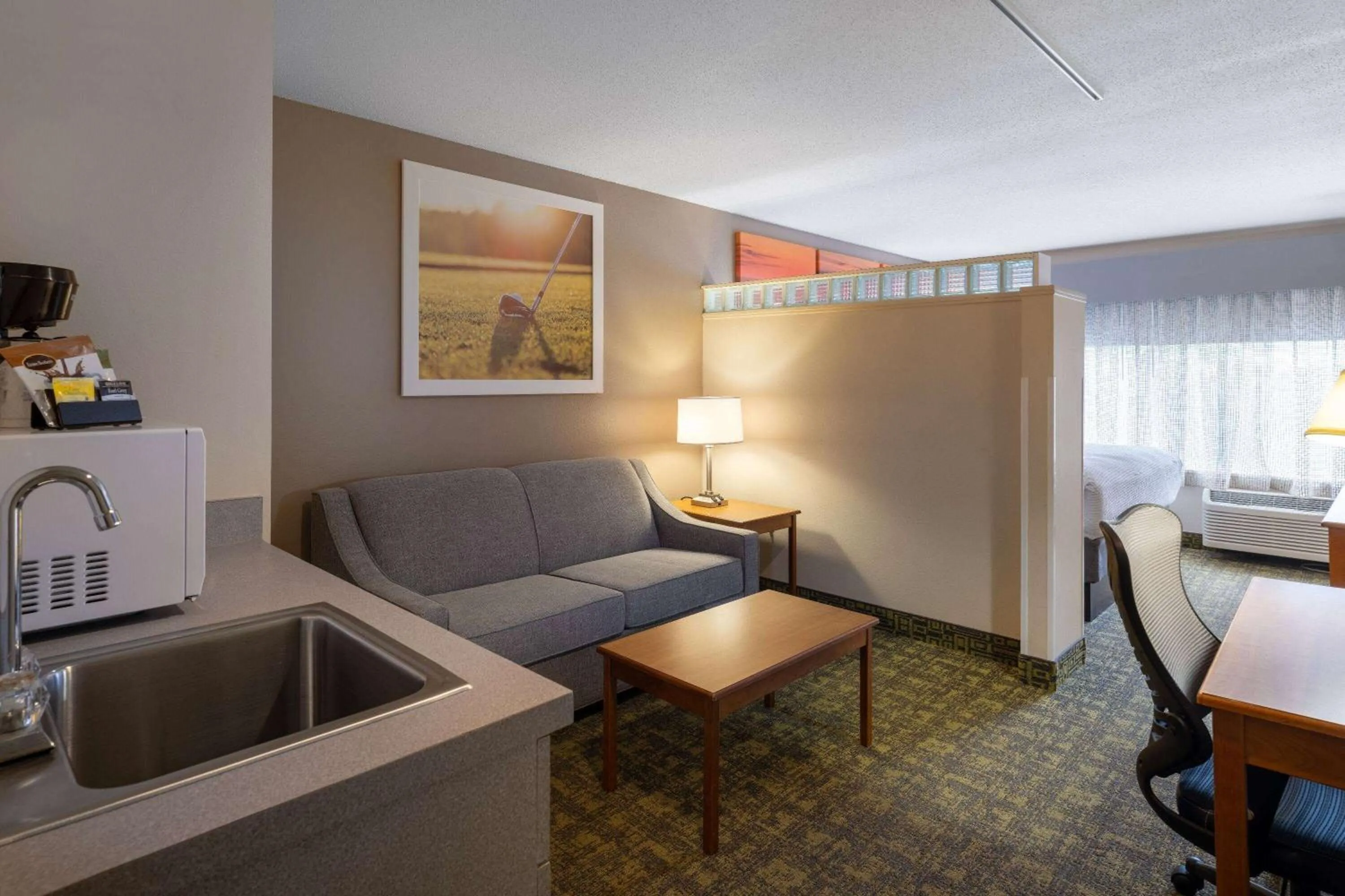Living room in Days Inn & Suites by Wyndham Madison