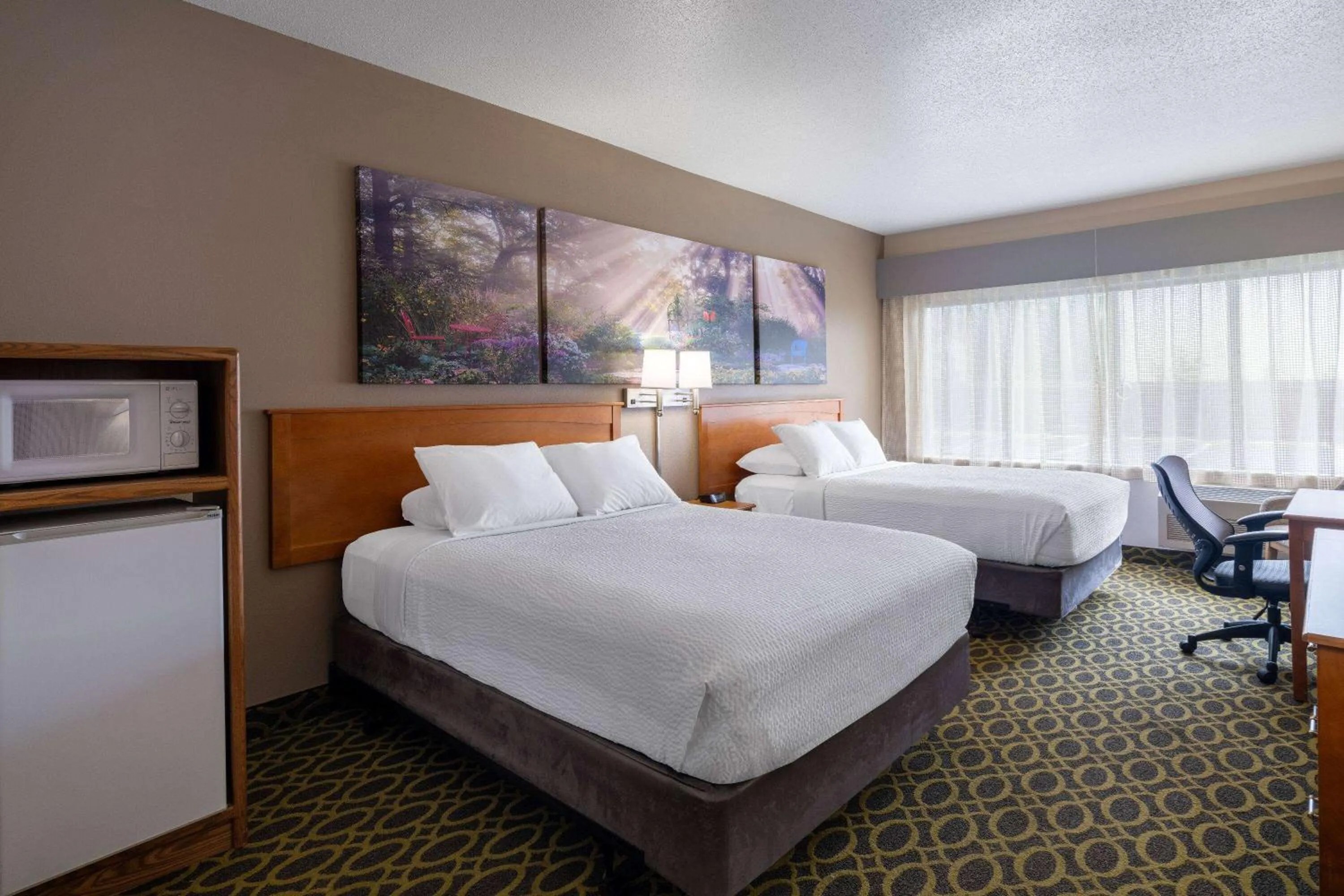 Photo of the whole room, Bed in Days Inn & Suites by Wyndham Madison