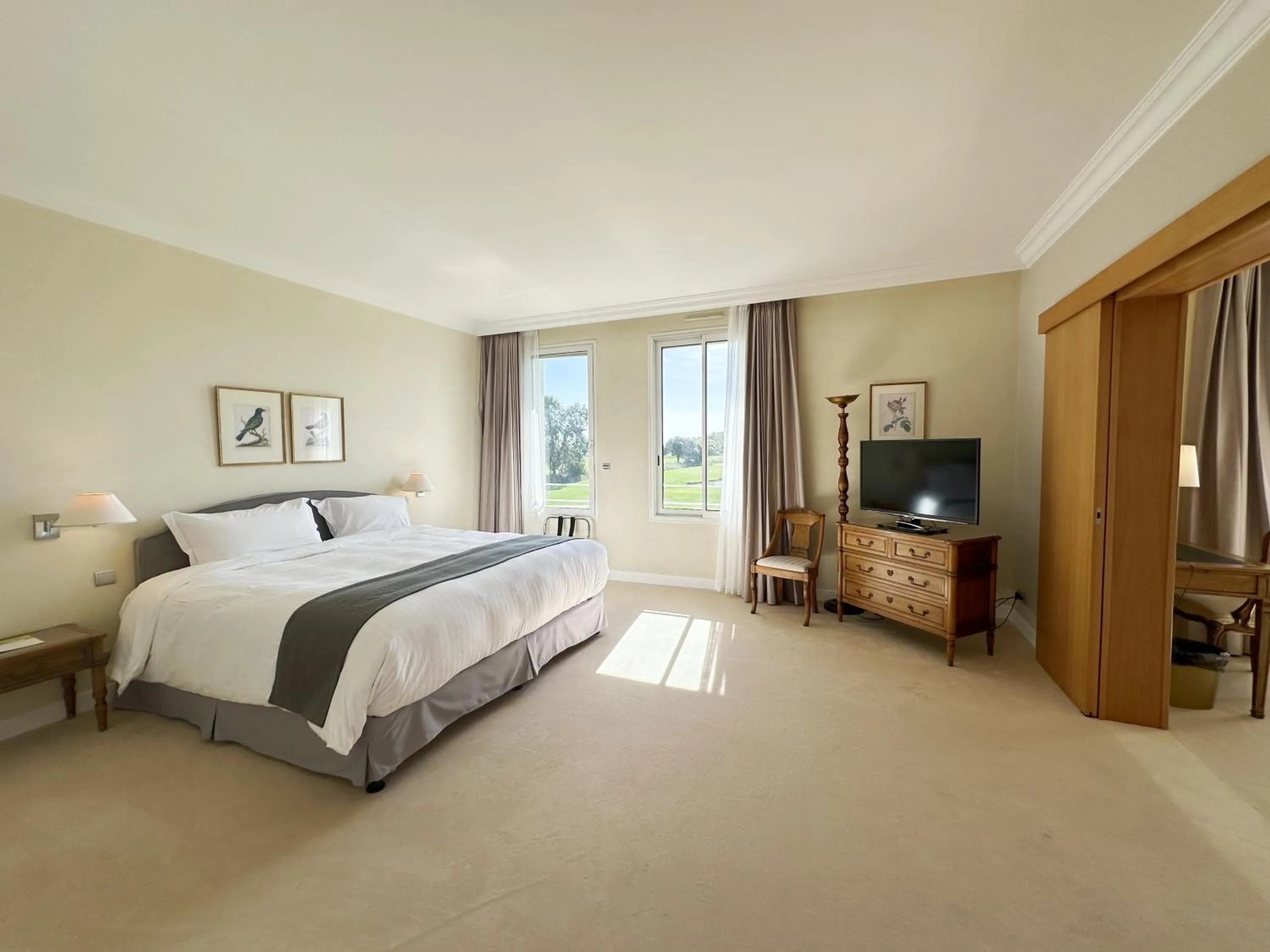 Bedroom, Bed in Relais de Margaux - Hôtel, Golf & Spa