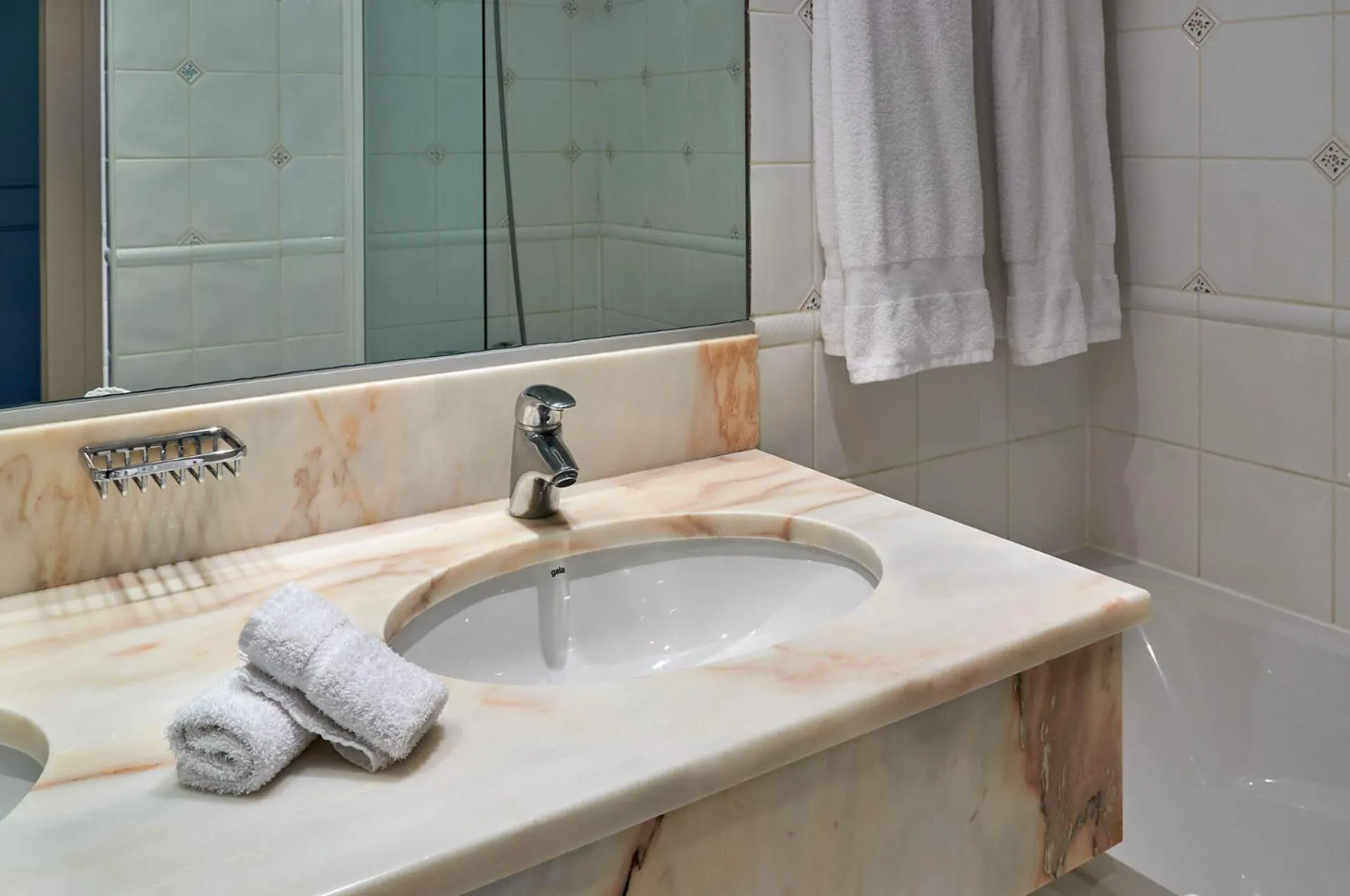 Bathroom in Relais de Margaux - Hôtel, Golf & Spa