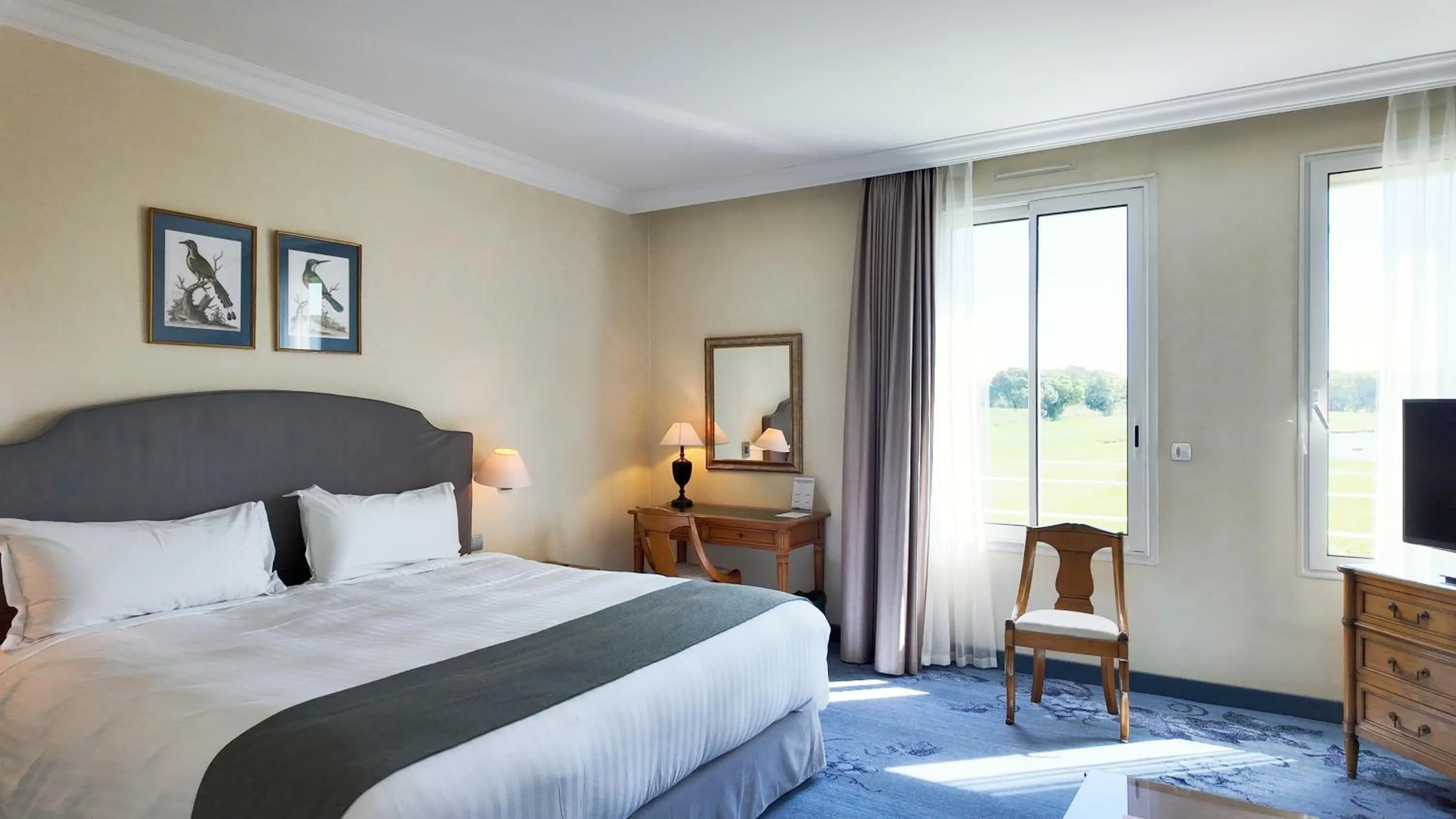 Bedroom, Bed in Relais de Margaux - Hôtel, Golf & Spa