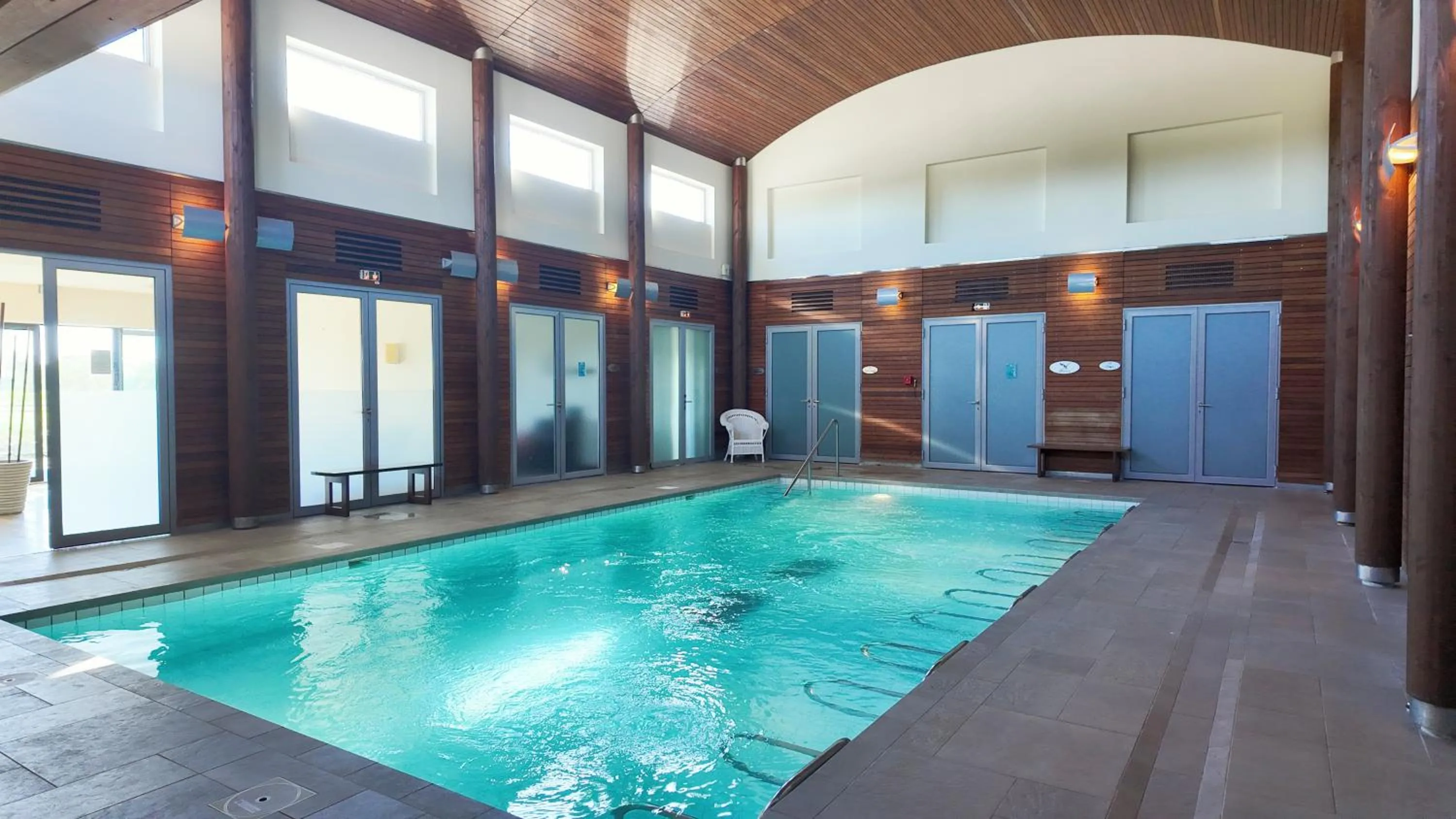 Swimming pool in Relais de Margaux - Hôtel, Golf & Spa