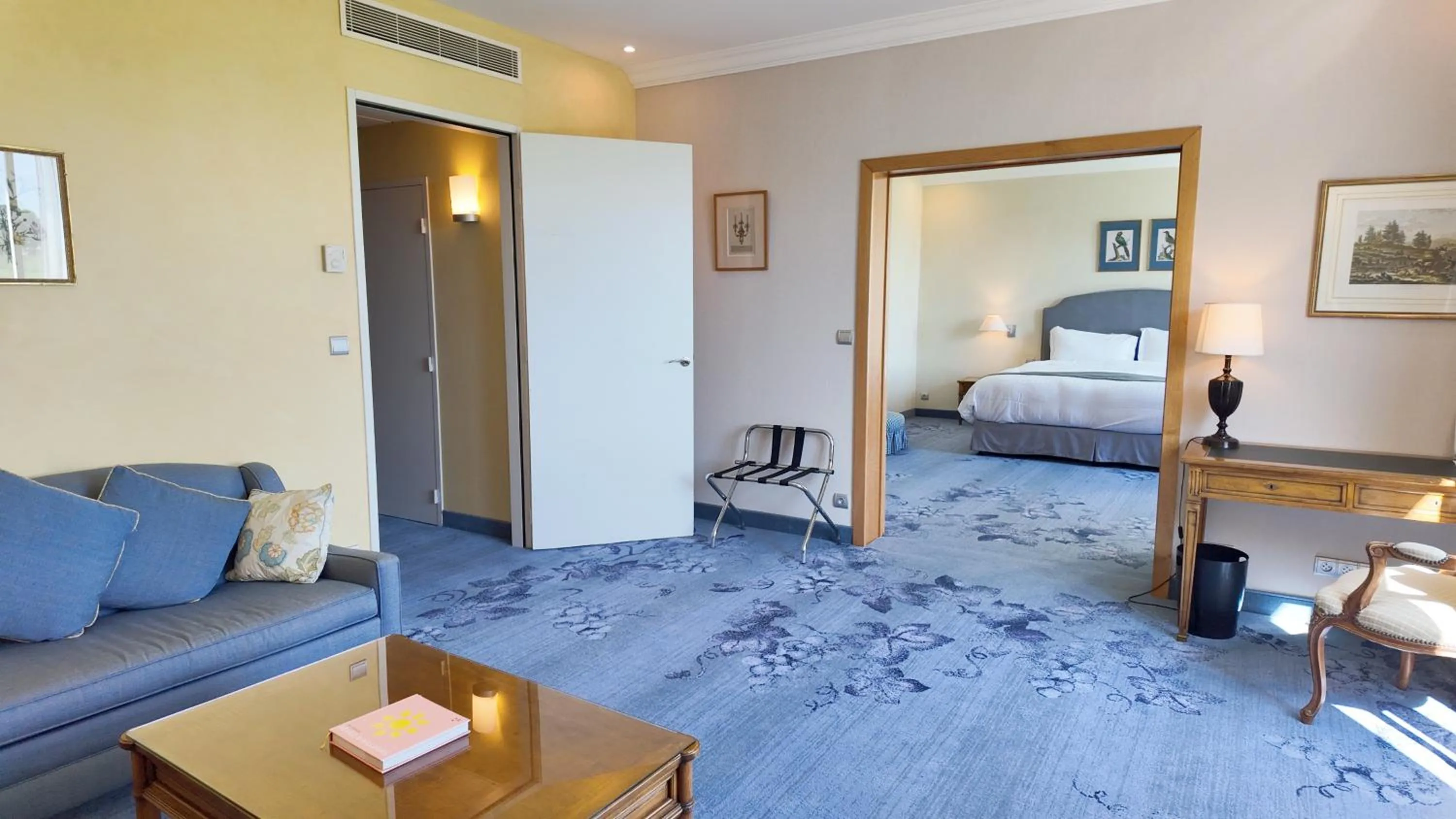 Living room, Bed in Relais de Margaux - Hôtel, Golf & Spa