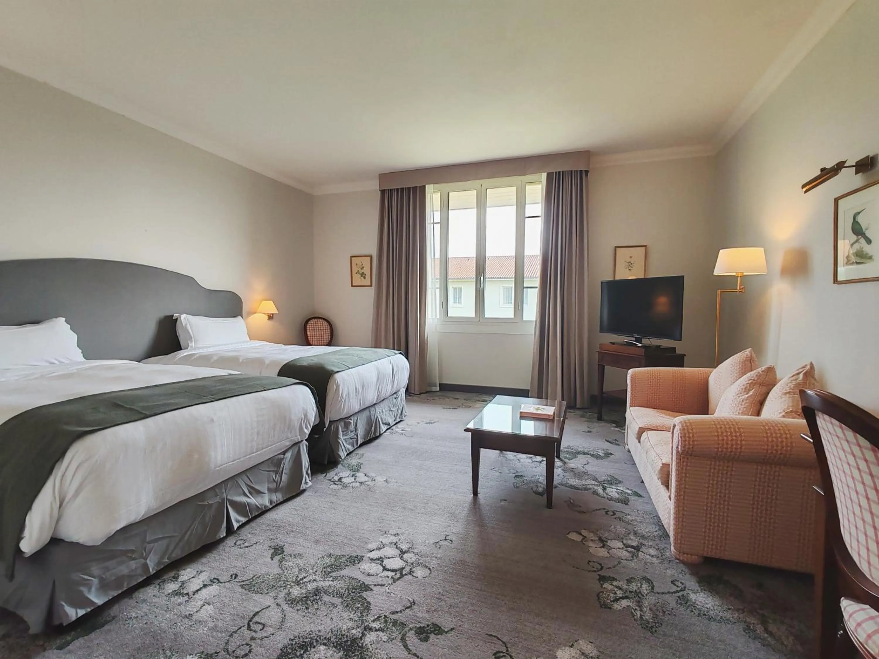 Photo of the whole room, Bed in Relais de Margaux - Hôtel, Golf & Spa