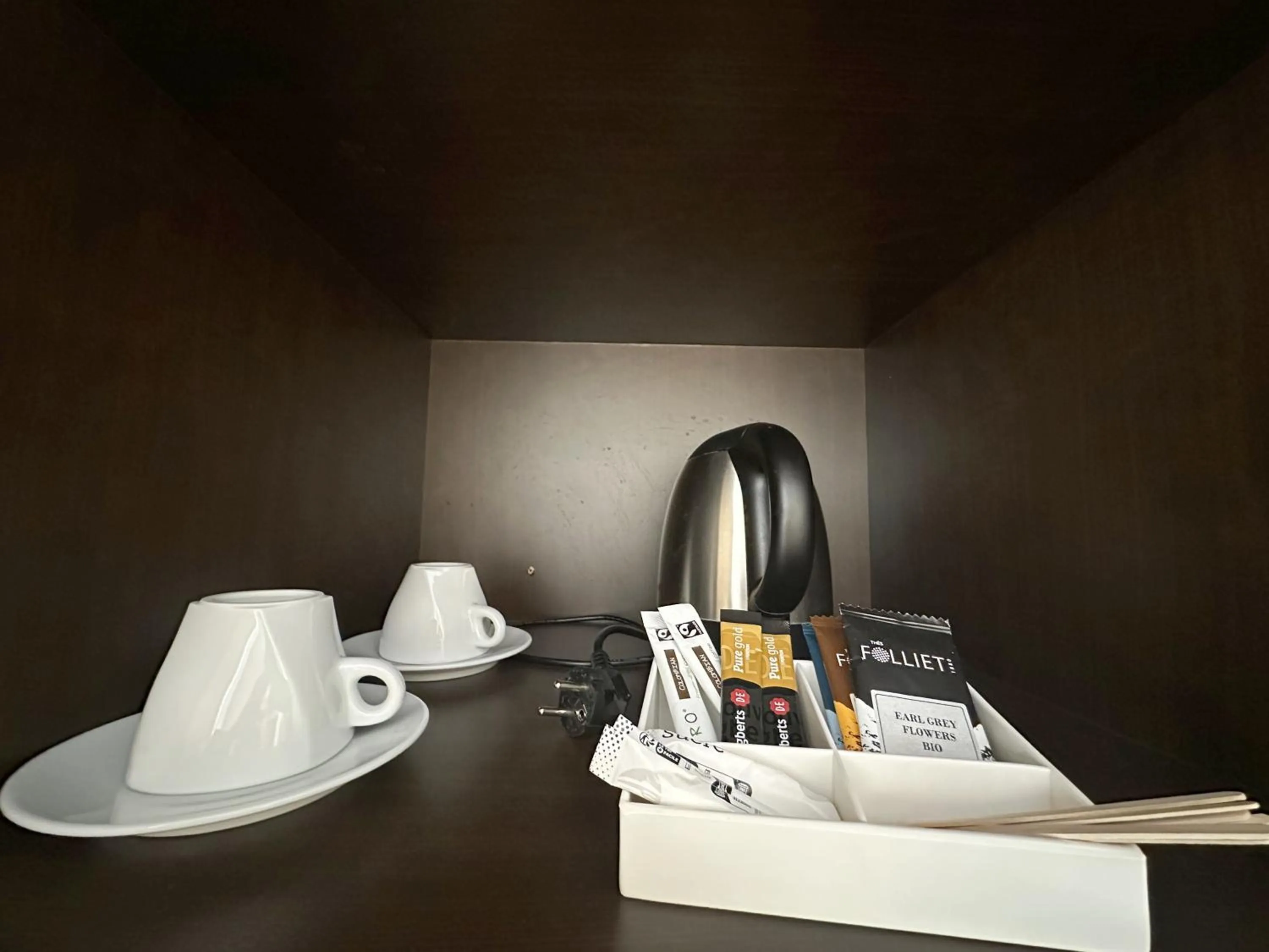 Coffee/tea facilities in Relais de Margaux - Hôtel, Golf & Spa