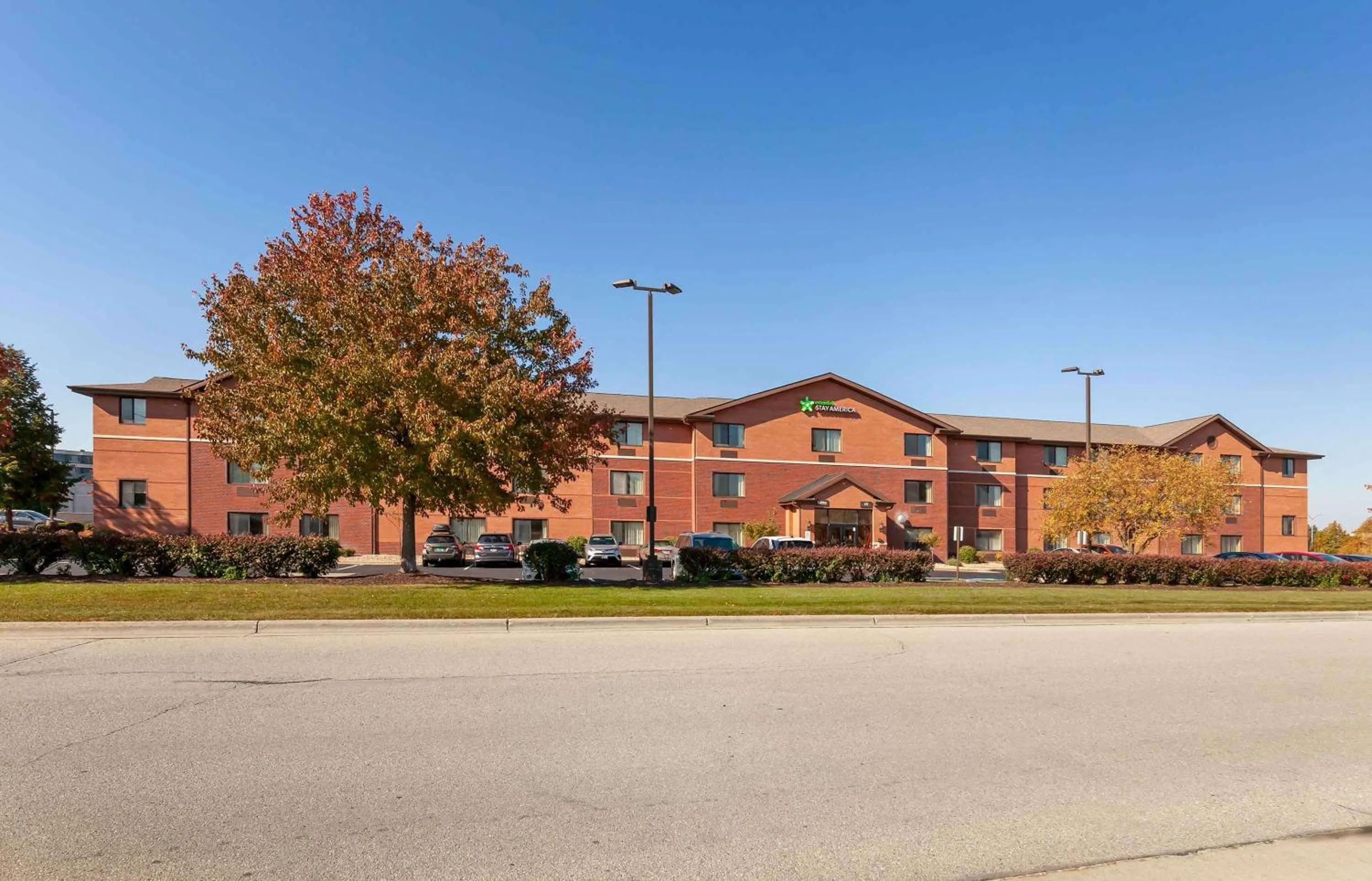 Property building in Extended Stay America Select Suites - Madison - Old Sauk Rd