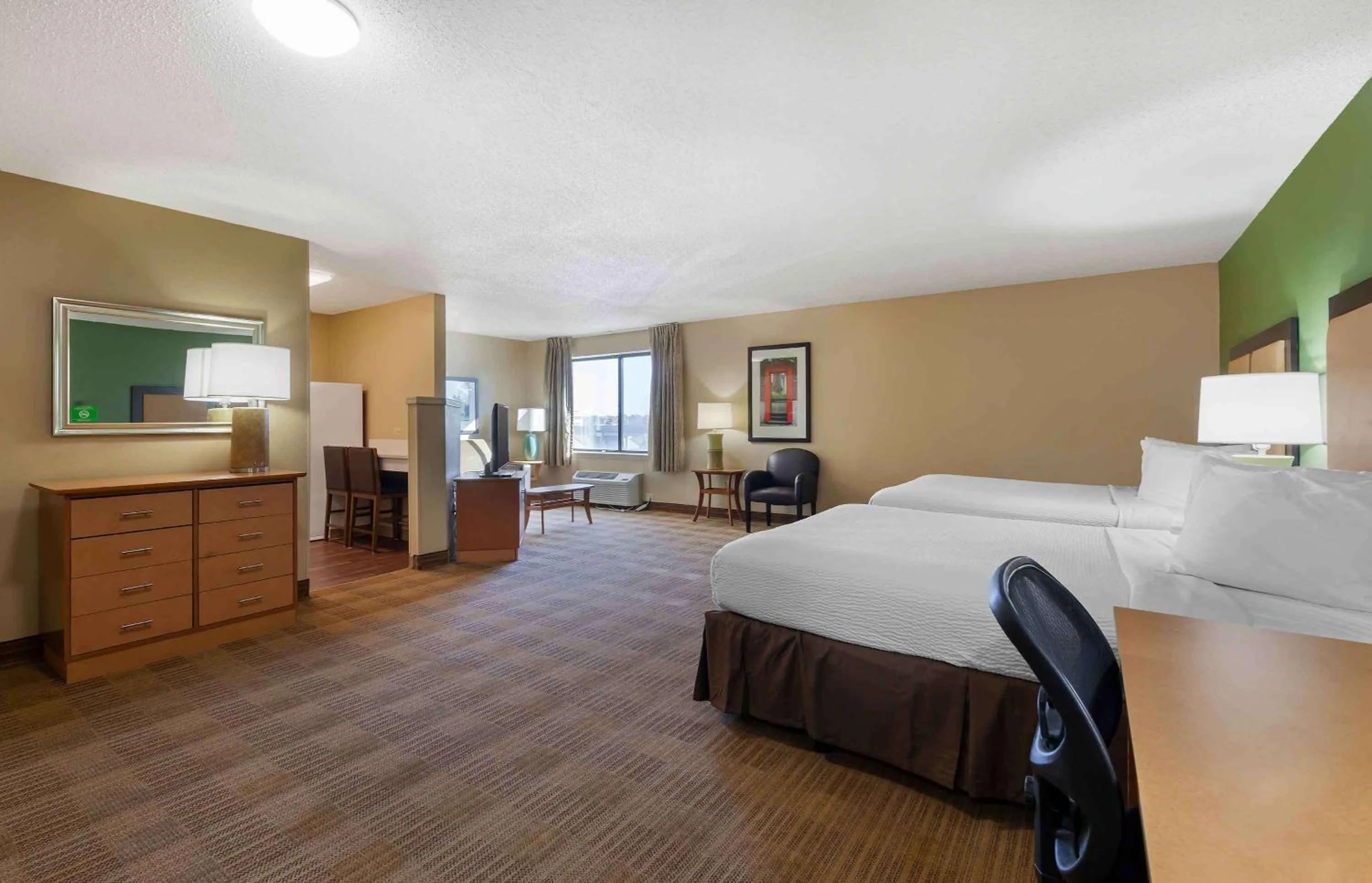 Bedroom, Bed in Extended Stay America Select Suites - Madison - Old Sauk Rd