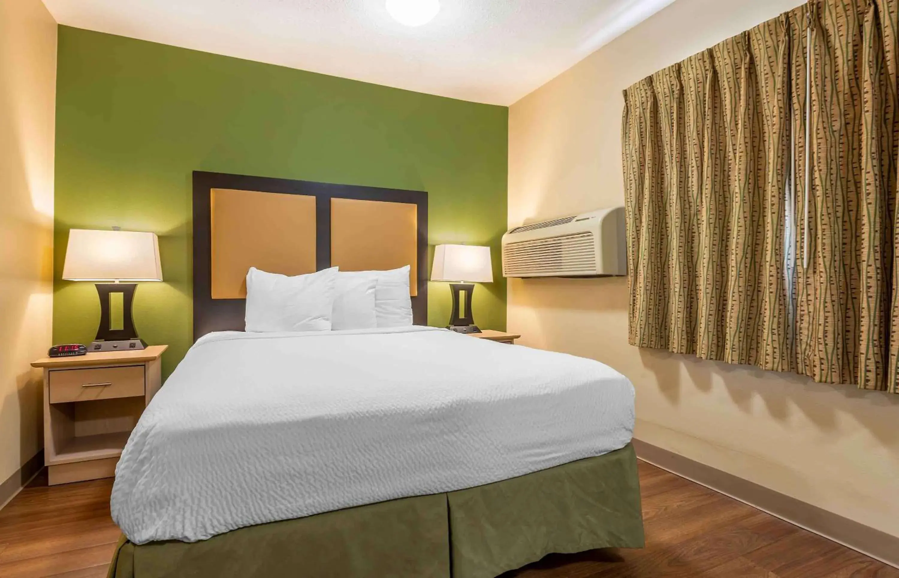 1 QUEEN BED | NON-SMOKING, KITCHEN, SOFA-BED - single occupancy in Studio 6 Extended stay Indianapolis, IN - North Carmel 1 QUEEN BED | NON-SMOKING, KITCHEN, SOFA-BED - single occupancy in Studio 6 Extended stay Indianapolis, IN - North Carmel