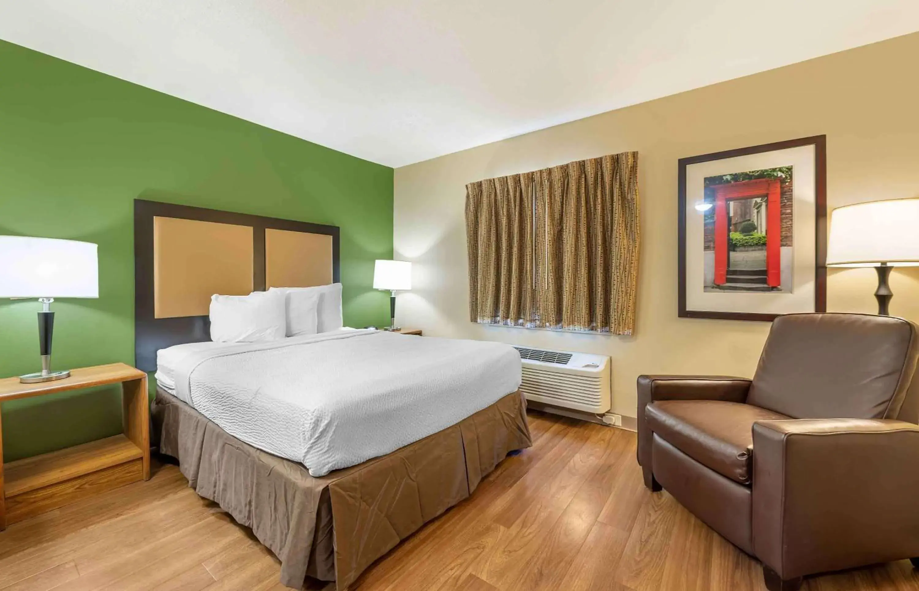 1 Queen Bed | Suite, Non-Smoking, Kitchen in Studio 6 Extended stay Indianapolis, IN - North Carmel 1 Queen Bed | Suite, Non-Smoking, Kitchen in Studio 6 Extended stay Indianapolis, IN - North Carmel