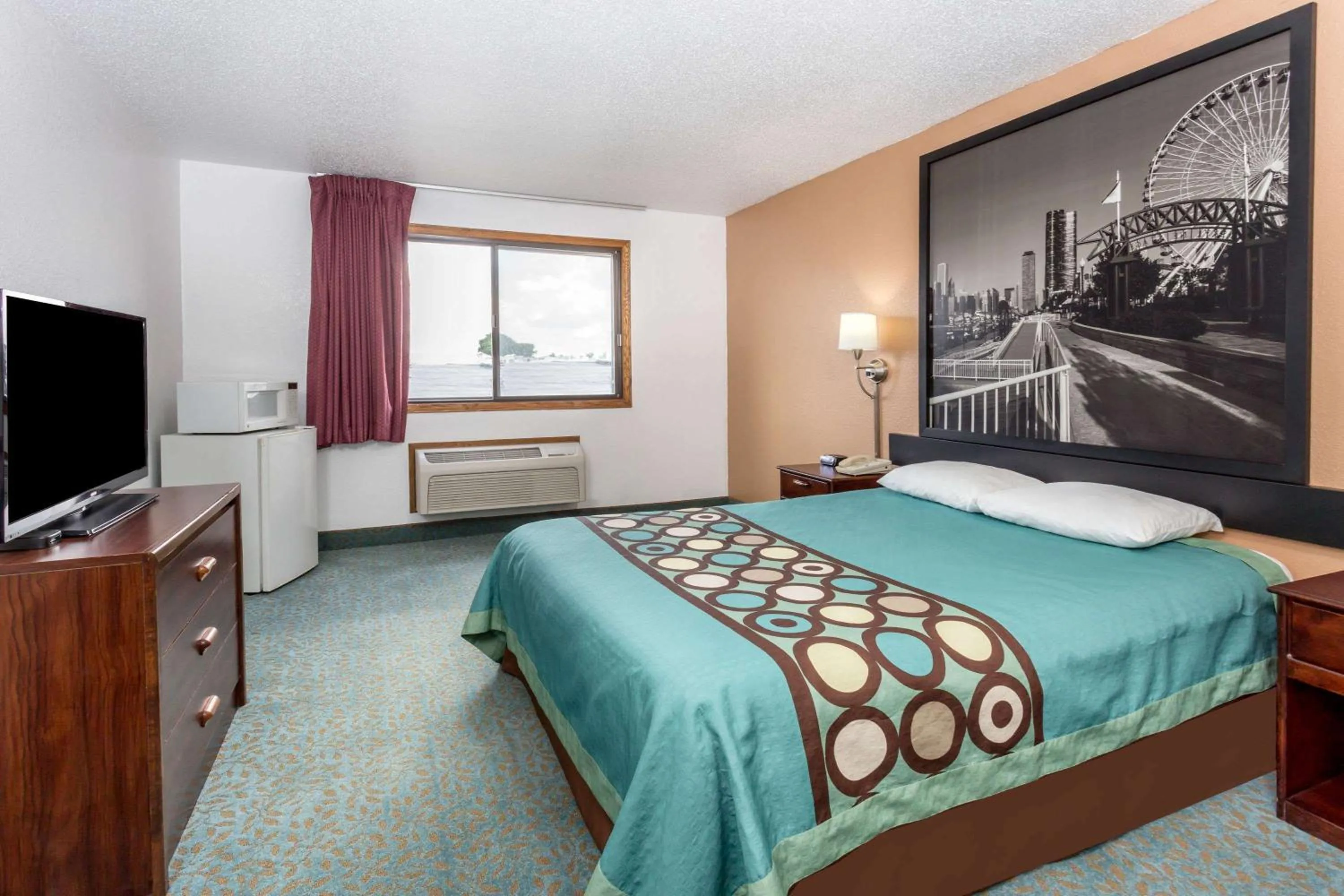 Photo of the whole room, Bed in Super 8 by Wyndham Bourbonnais/Kankakee Area