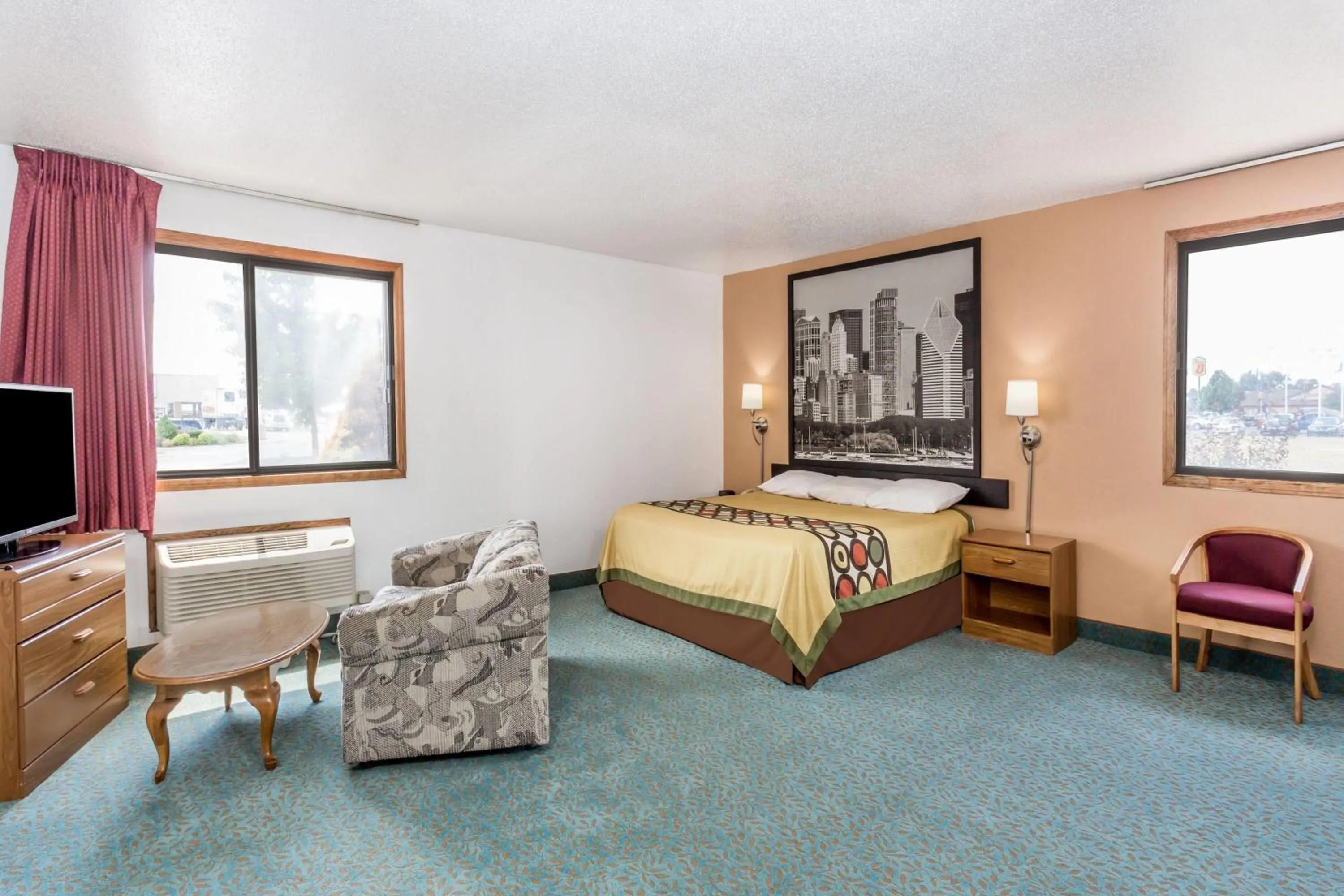 Photo of the whole room, Bed in Super 8 by Wyndham Bourbonnais/Kankakee Area