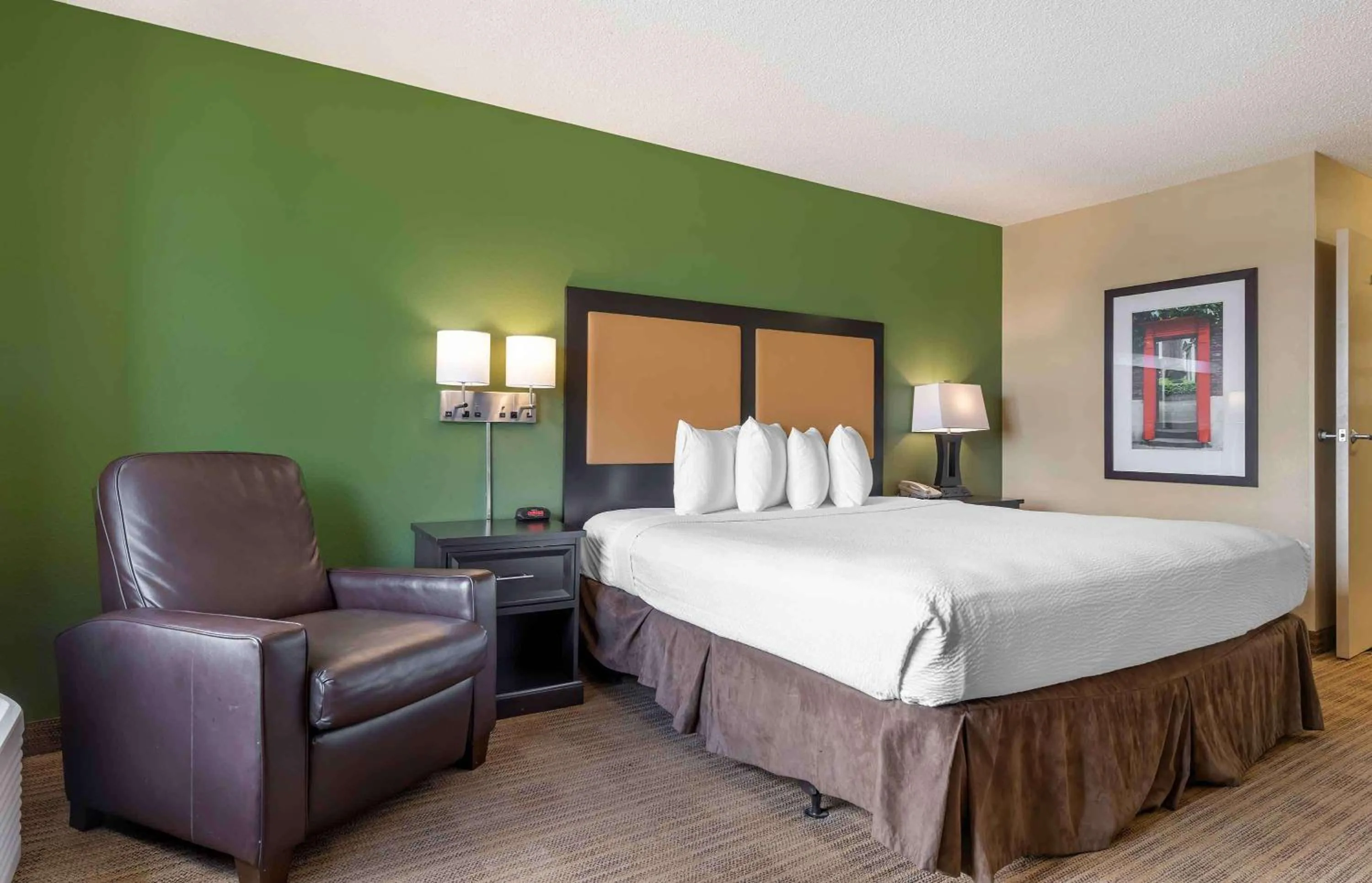 Bedroom, Bed in Extended Stay America Select Suites - Chicago - O'Hare