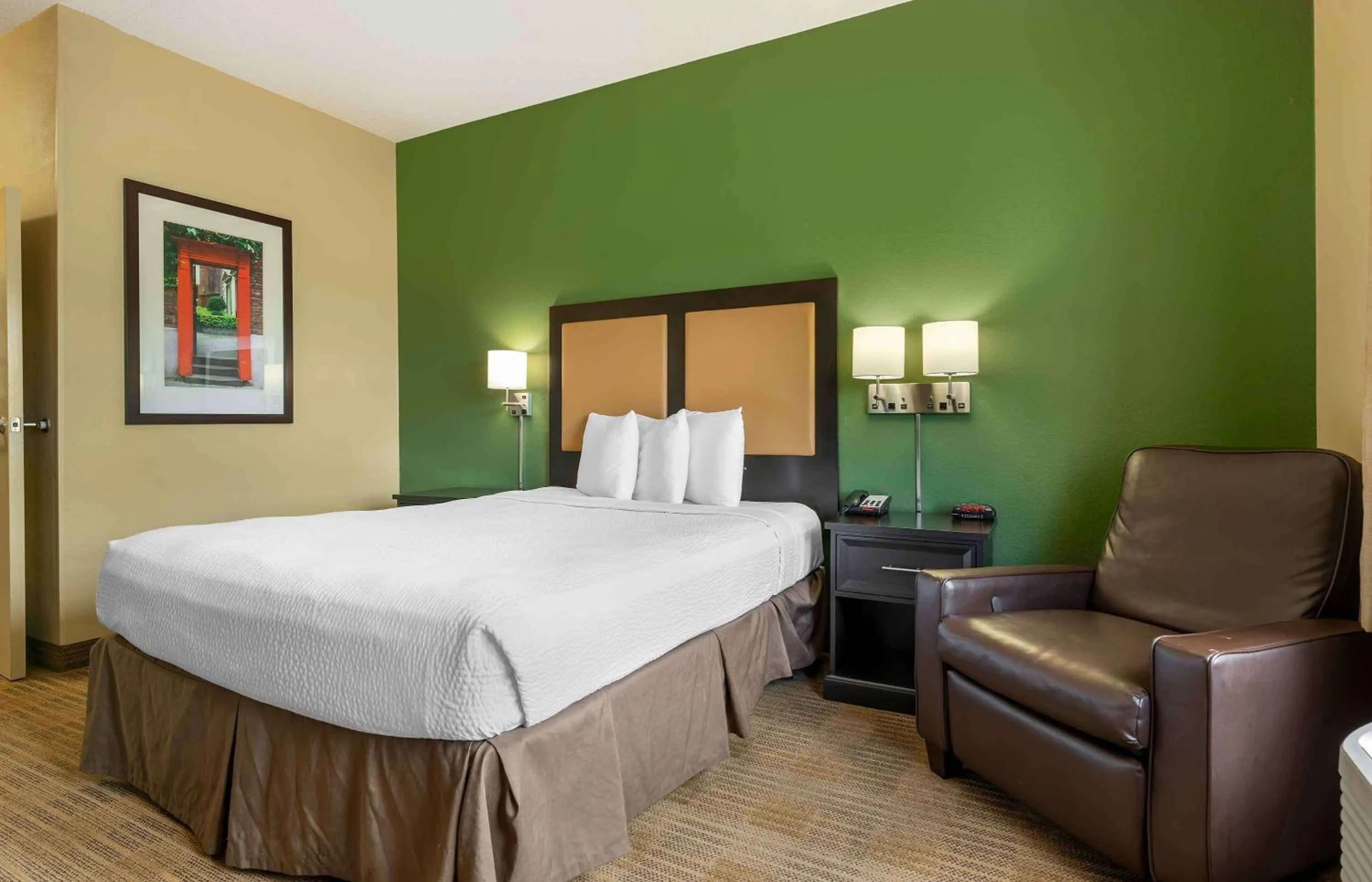 Bedroom, Bed in Extended Stay America Select Suites - Chicago - O'Hare