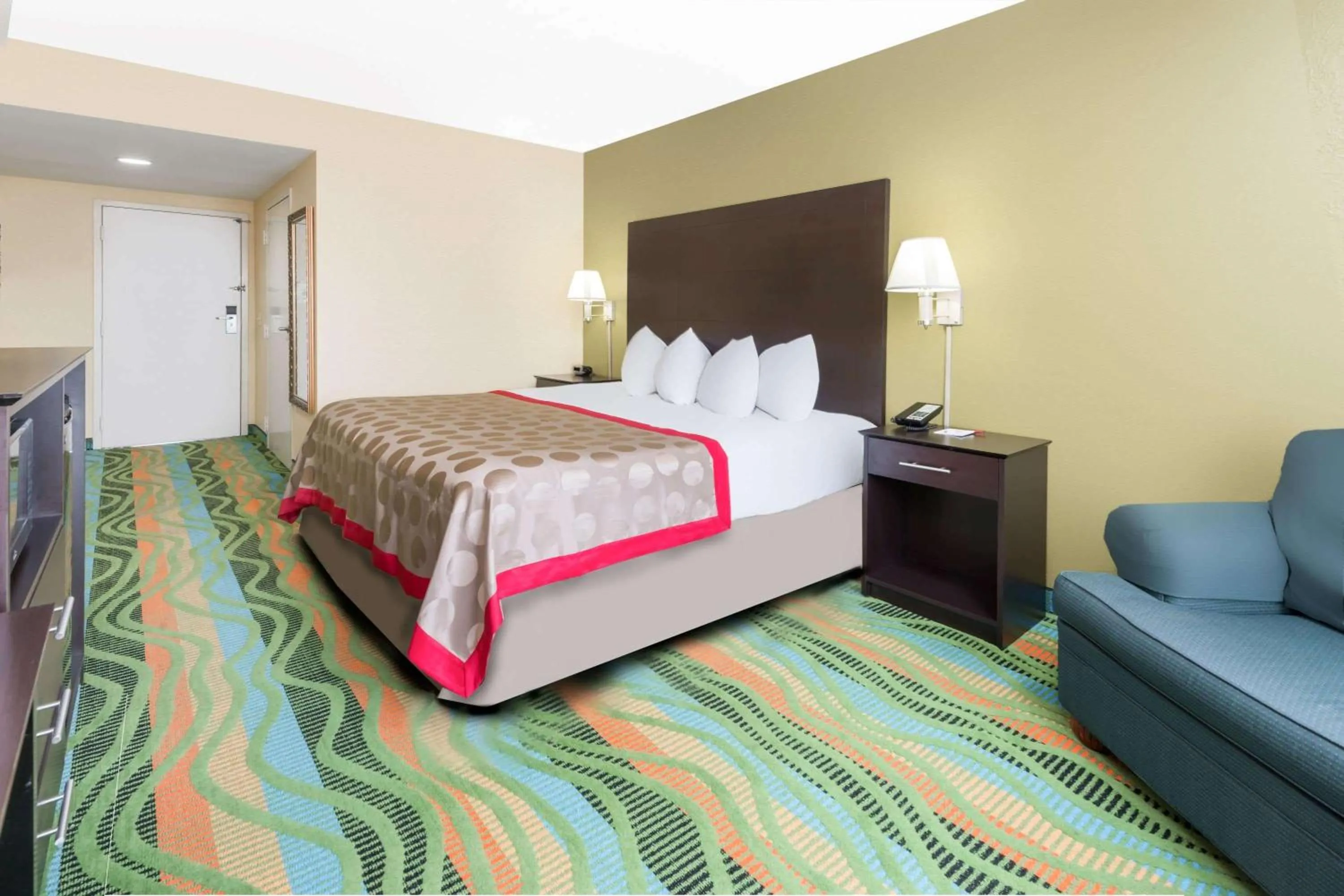 Photo of the whole room, Bed in Ramada by Wyndham Vandalia