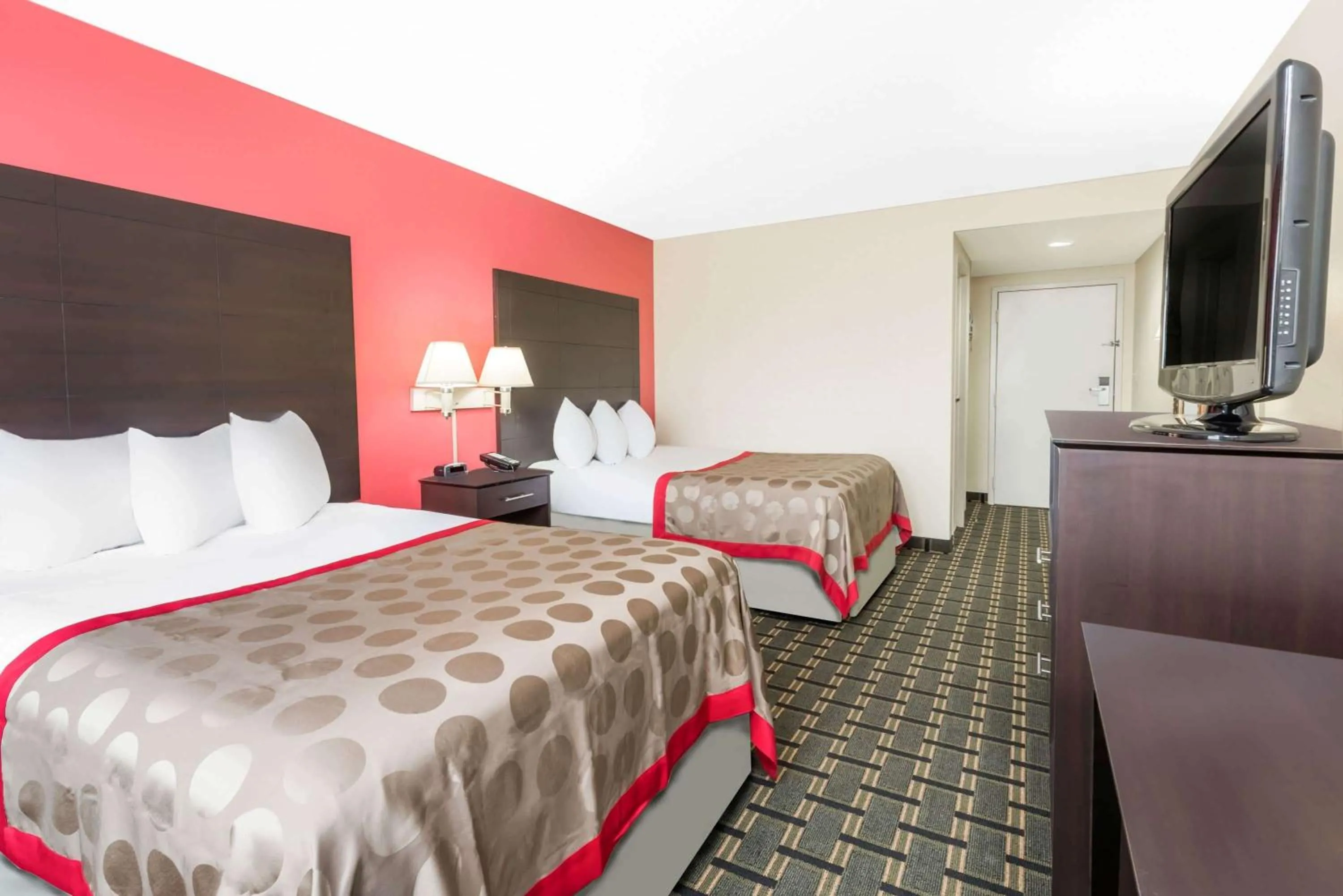 Photo of the whole room, Bed in Ramada by Wyndham Vandalia