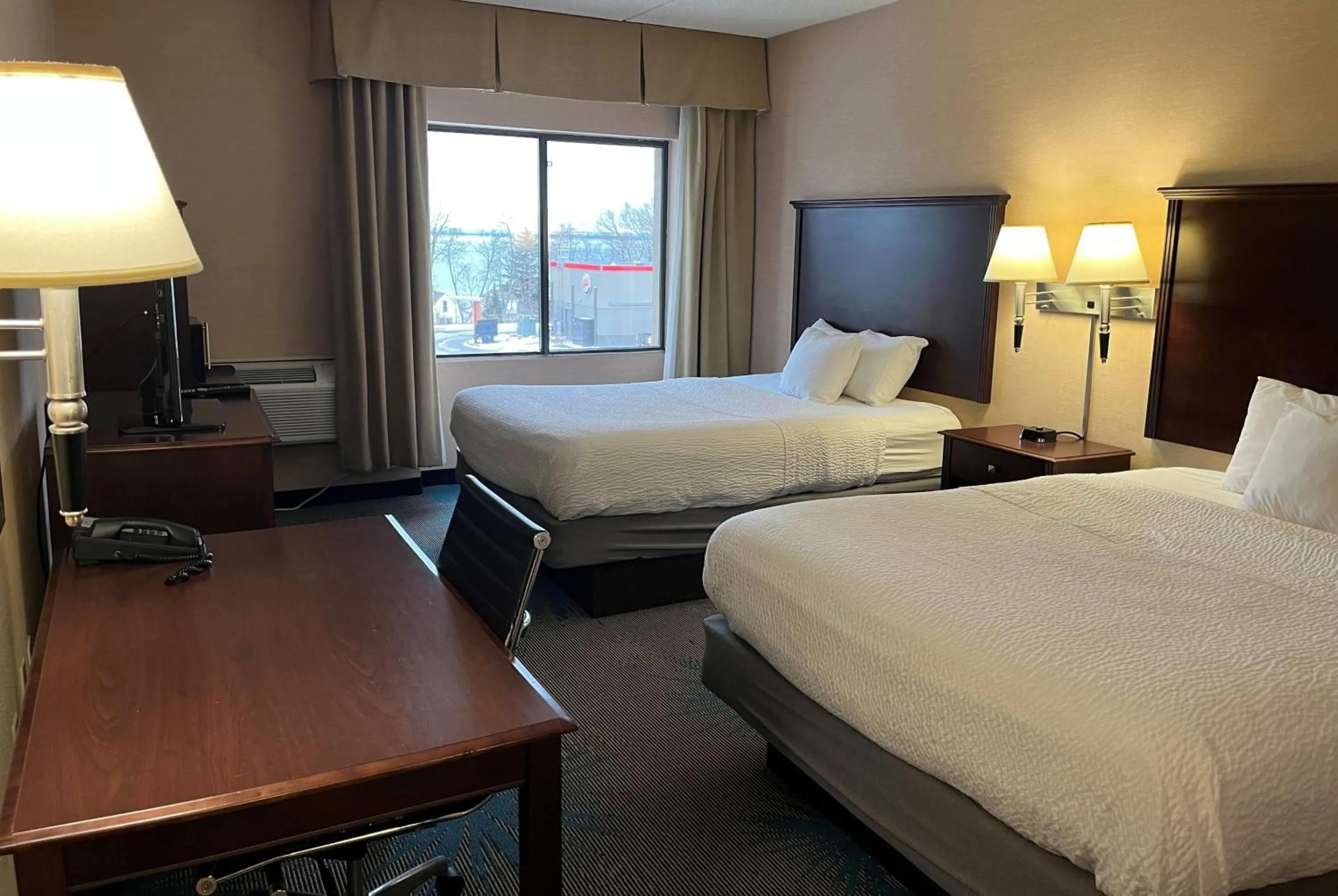 Photo of the whole room, Bed in Days Inn by Wyndham Duluth Lakewalk