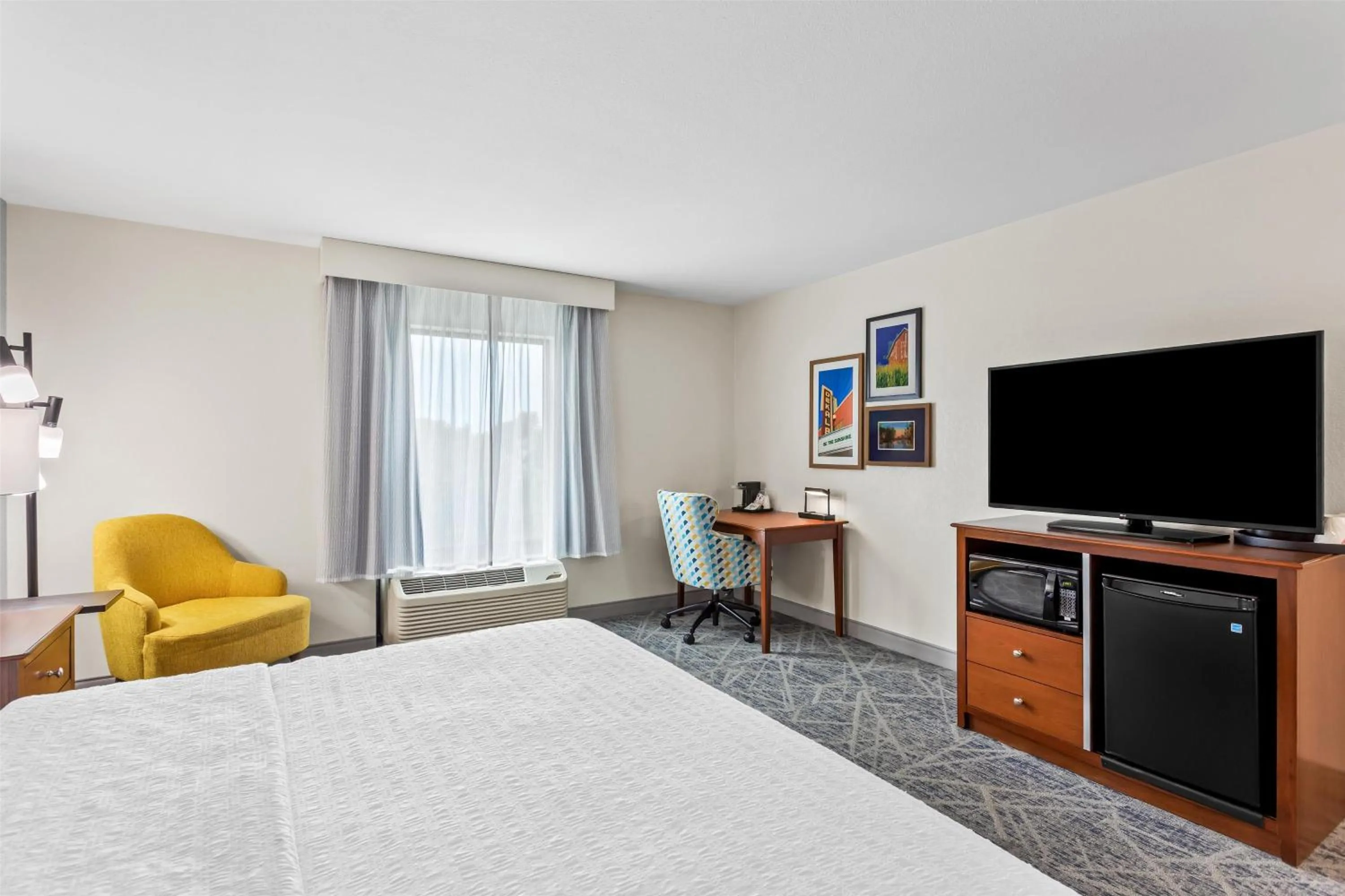 Bed in Hampton Inn Dekalb - Near the University