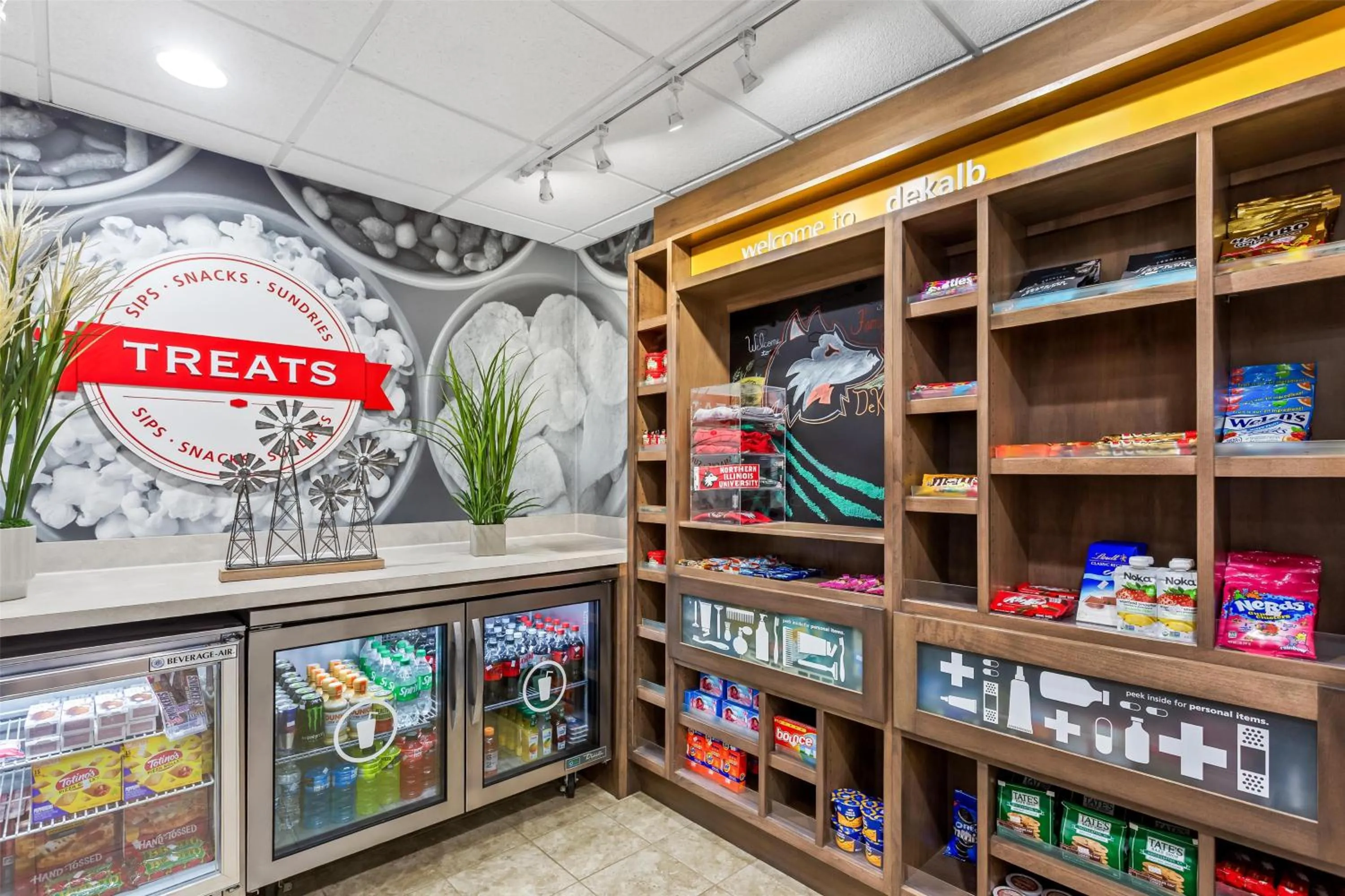 Dining area in Hampton Inn Dekalb - Near the University